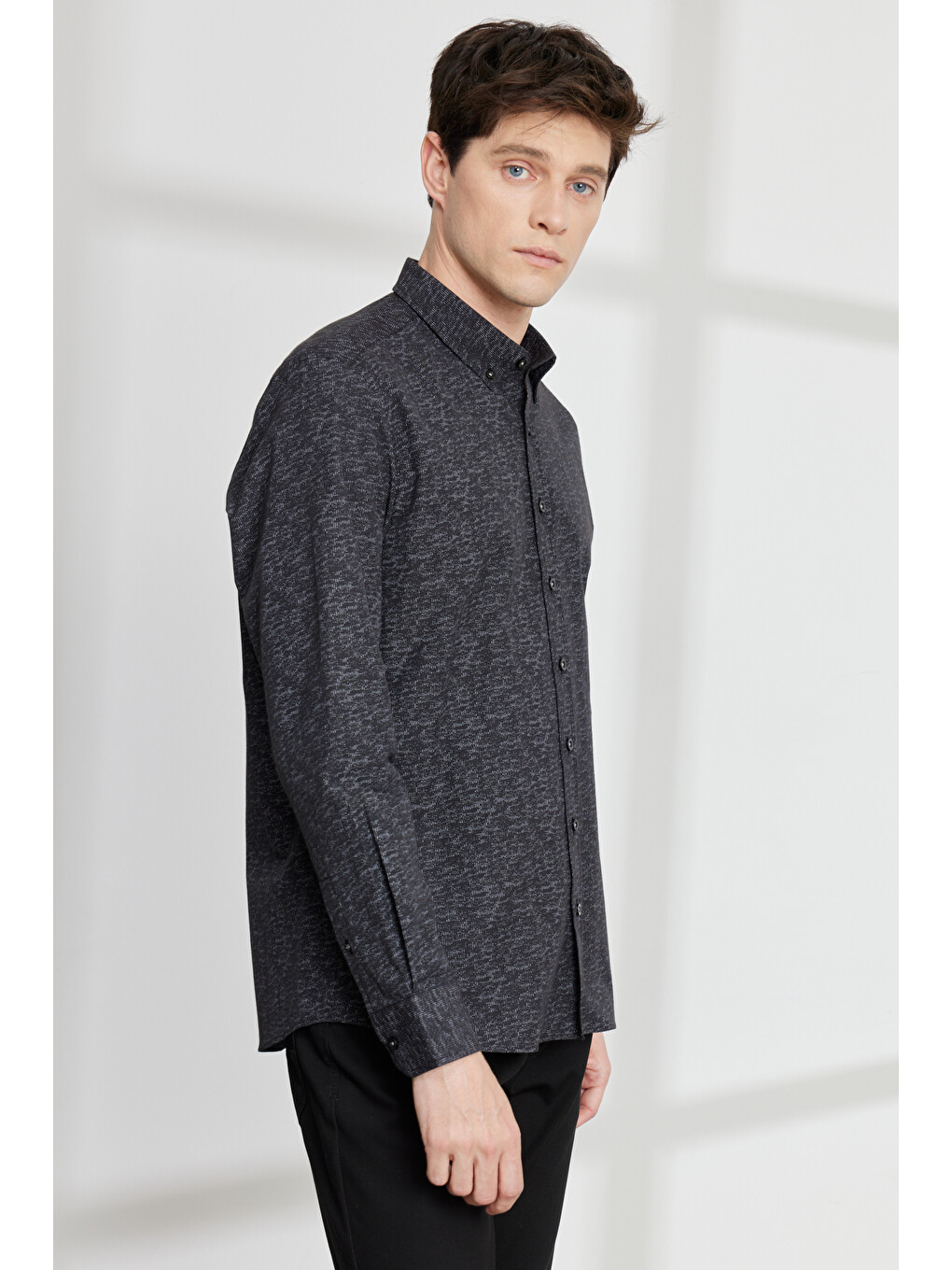 Erkek Beyaz-siyah Slim Fit Dar Kesim Düğmeli Yaka Pamuklu Baskılı Gömlek-3