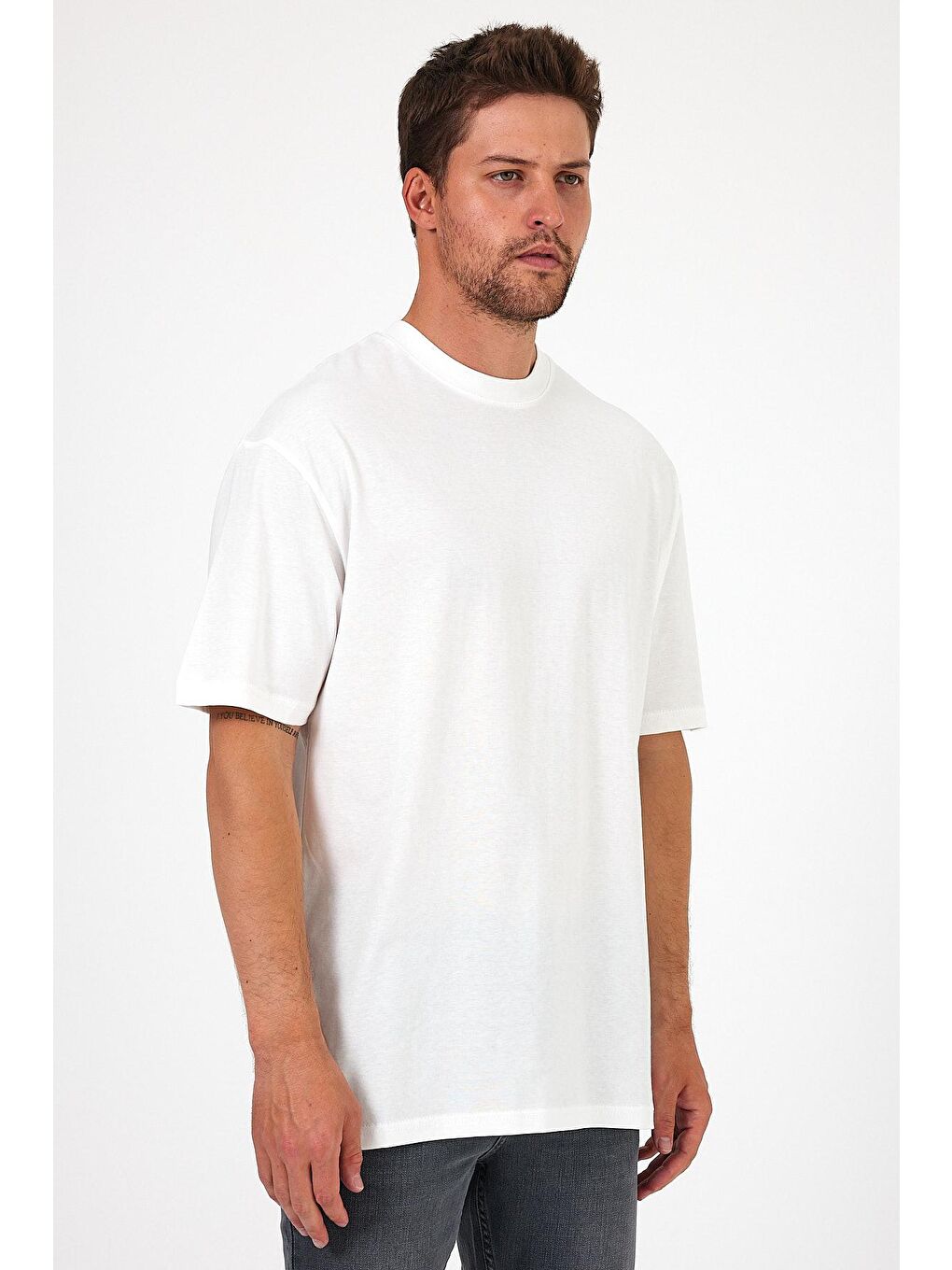 Beyaz Bisiklet Yaka Aslan Baskılı Erkek Tişört 7025-1