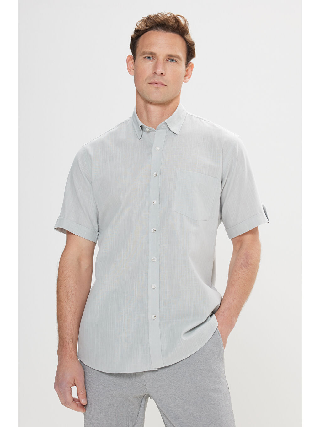 Erkek Gri Comfort Fit Rahat Kesim Gizli Düğmeli Yaka Keten Görünümlü %100 Pamuk Flamlı Gömlek