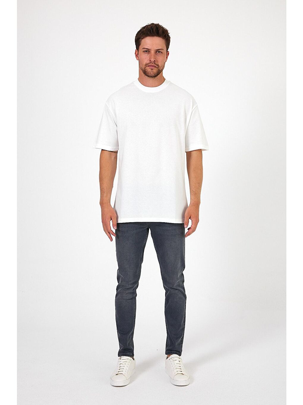 Beyaz Bisiklet Yaka Aslan Baskılı Erkek Tişört 7025-4