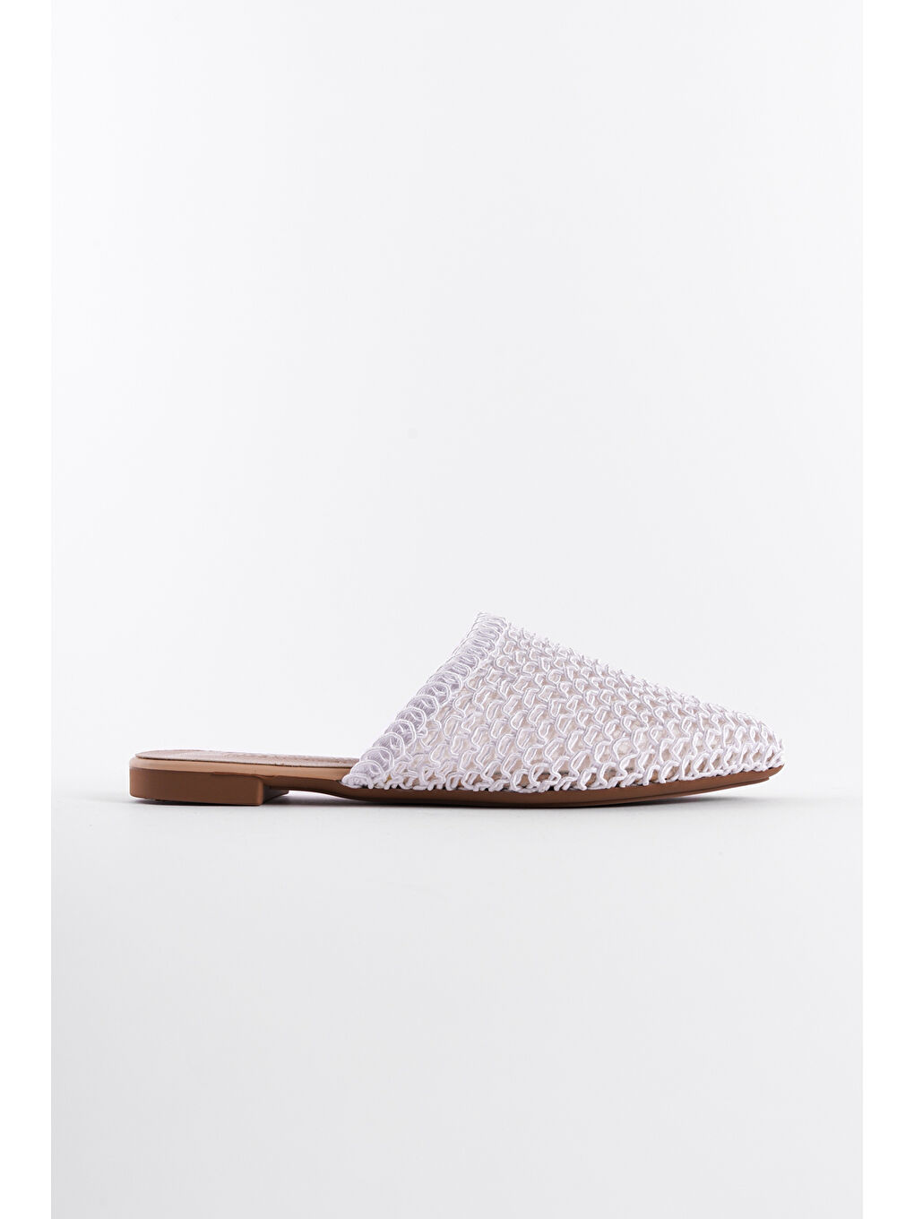 Beyaz Hasır Sivri Burunlu Kapalı Kadın Terlik-1