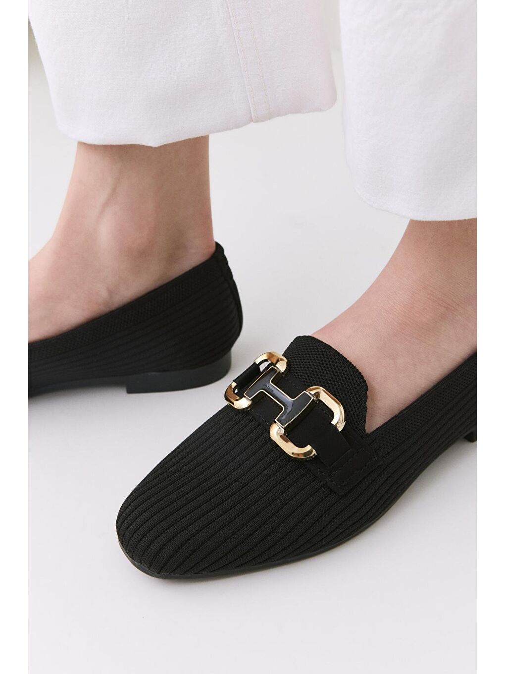 Kadın Siyah Örgü Detaylı Tokalı Günlük Loafer-1