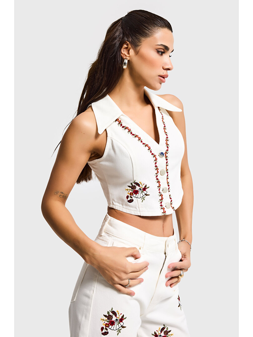 Kadın Ekru 7s6-101 Crop Fit Özel Nakışlı Düğmeli Tasarım Denim Yelek