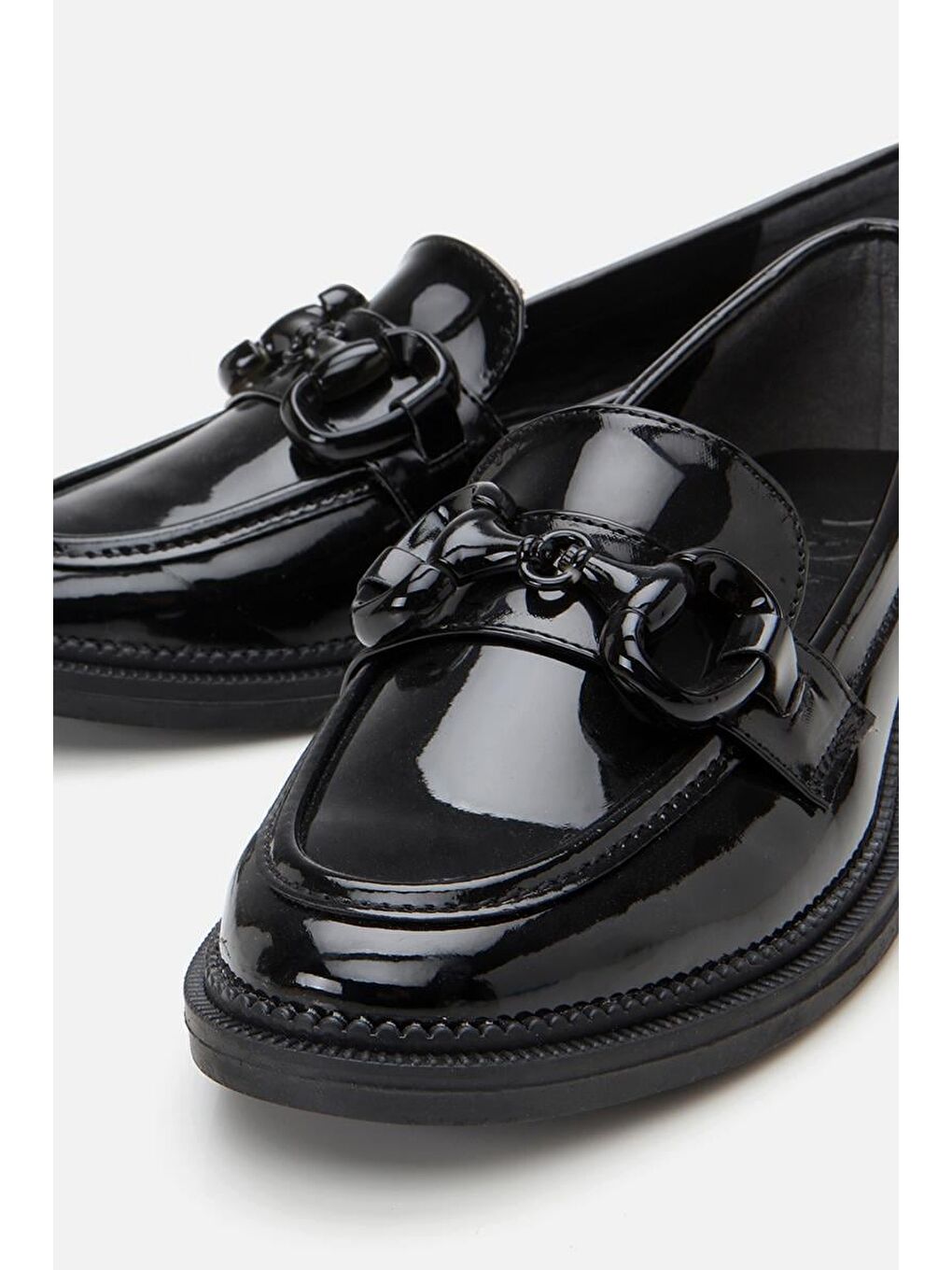 Kadın Rugan Siyah Tokalı Klasik Loafer-8