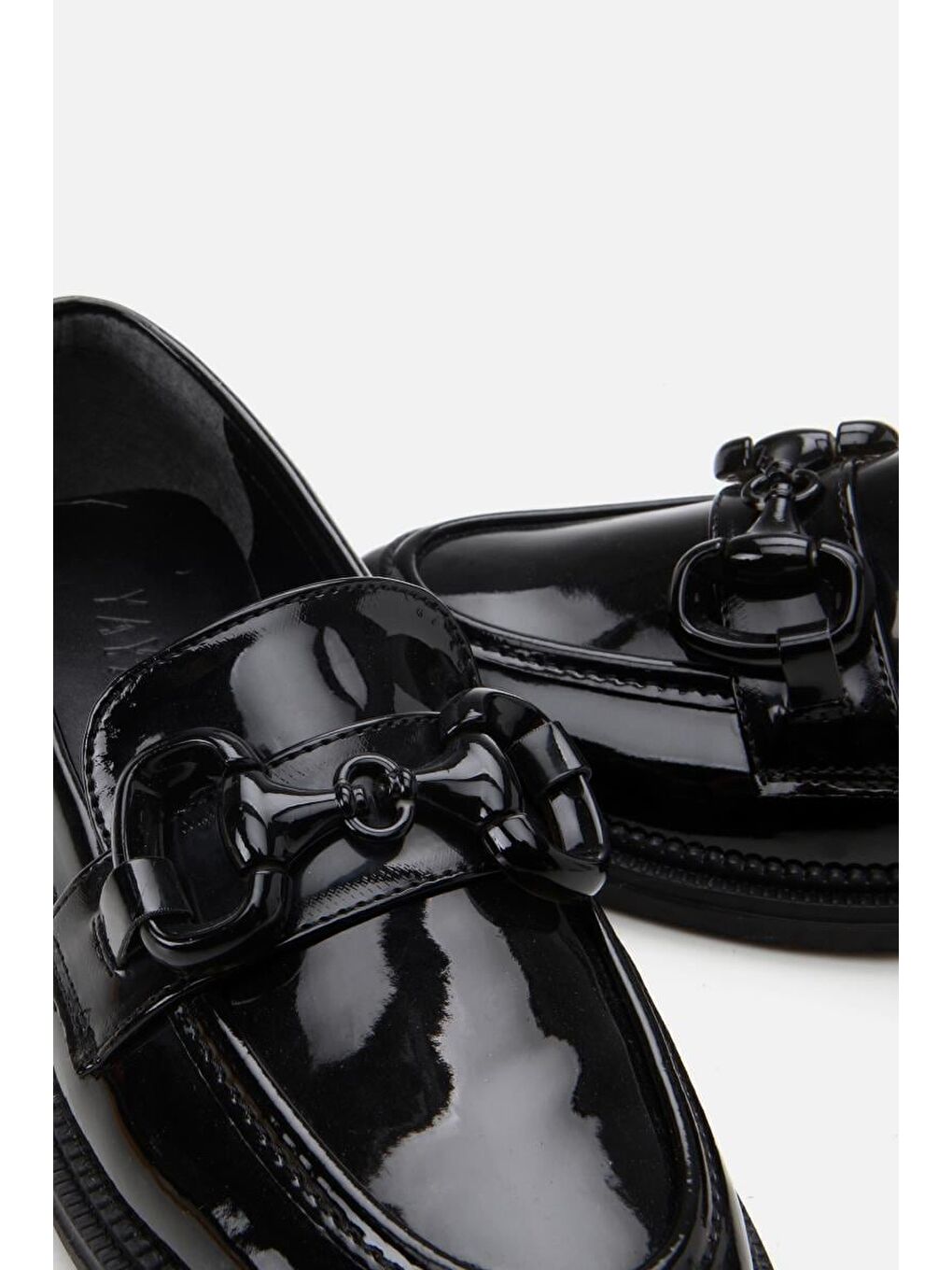 Kadın Rugan Siyah Tokalı Klasik Loafer-1