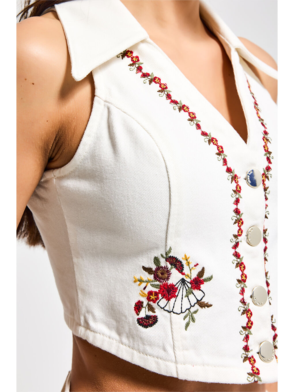 Kadın Ekru 7s6-101 Crop Fit Özel Nakışlı Düğmeli Tasarım Denim Yelek-1