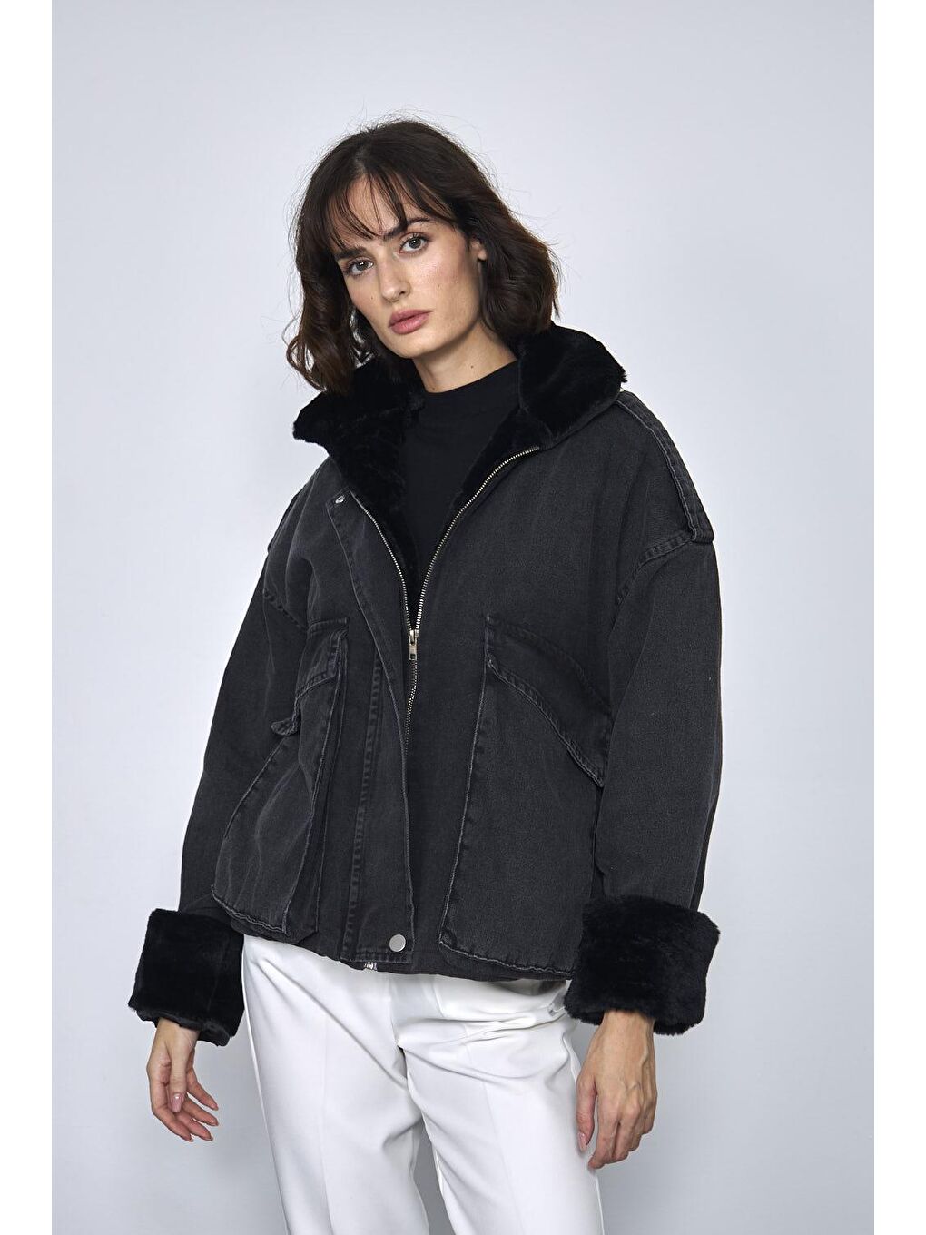 Suni Kürk Detaylı Siyah Kadın Jean Mont