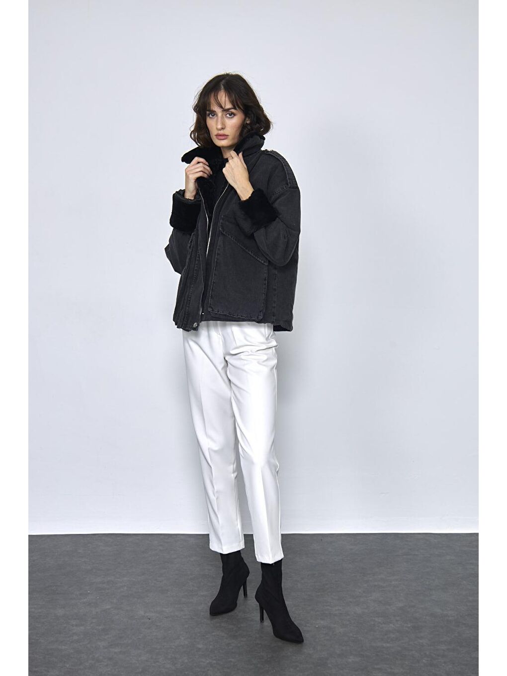 Suni Kürk Detaylı Siyah Kadın Jean Mont-1