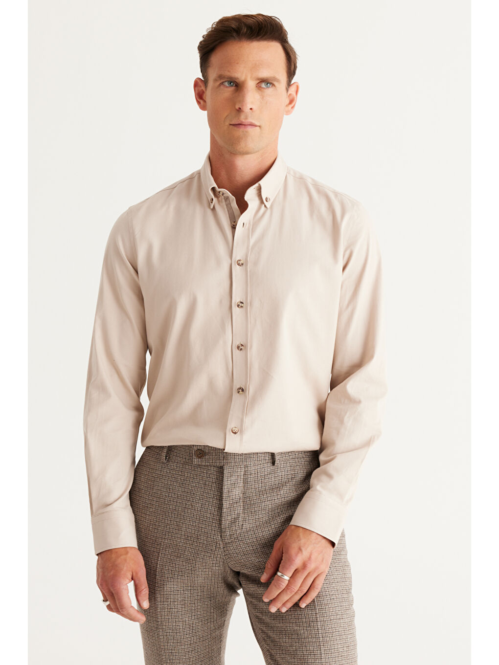 Erkek Bej Slim Fit Dar Kesim Düğmeli Yaka Pamuklu Gabardin Gömlek-2