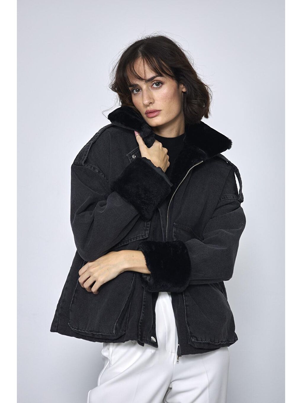 Suni Kürk Detaylı Siyah Kadın Jean Mont-2