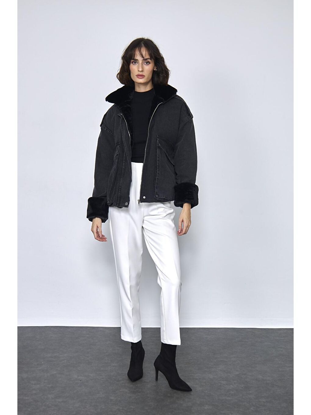 Suni Kürk Detaylı Siyah Kadın Jean Mont-3