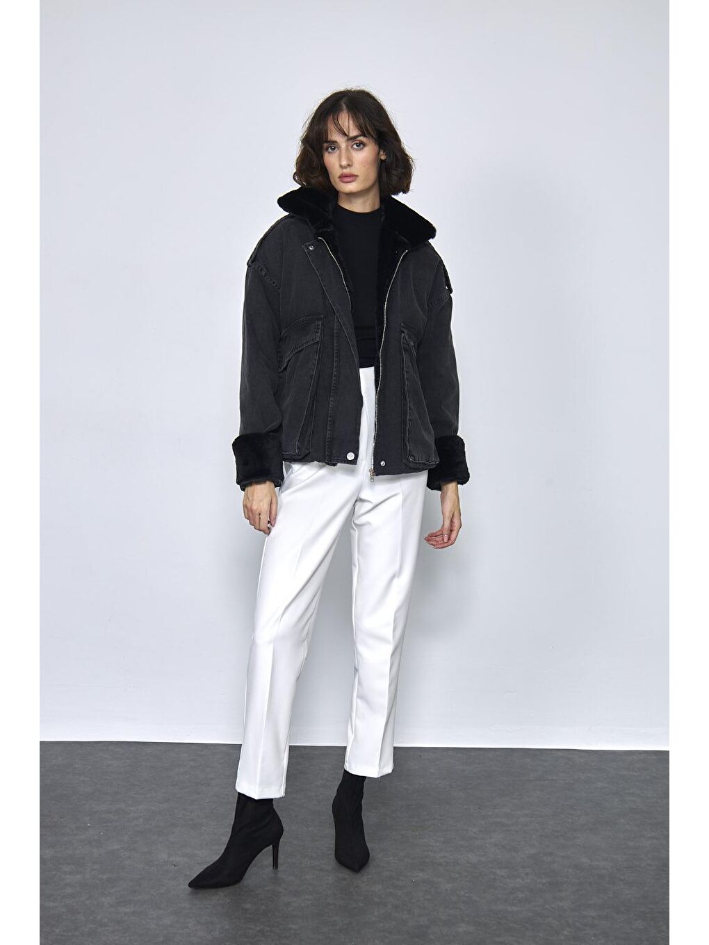 Suni Kürk Detaylı Siyah Kadın Jean Mont-4