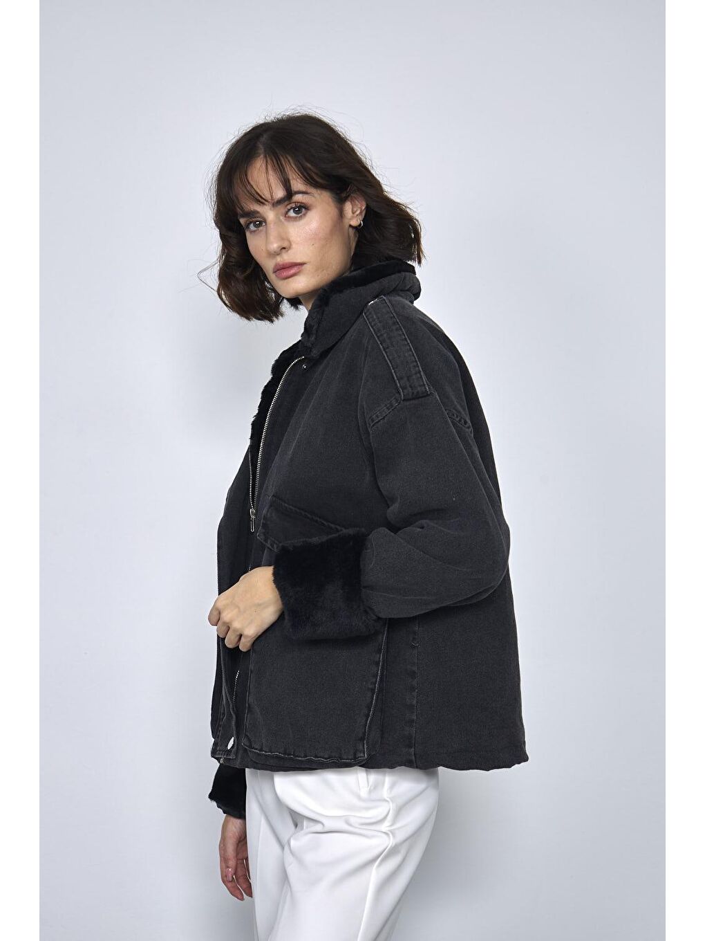 Suni Kürk Detaylı Siyah Kadın Jean Mont-5