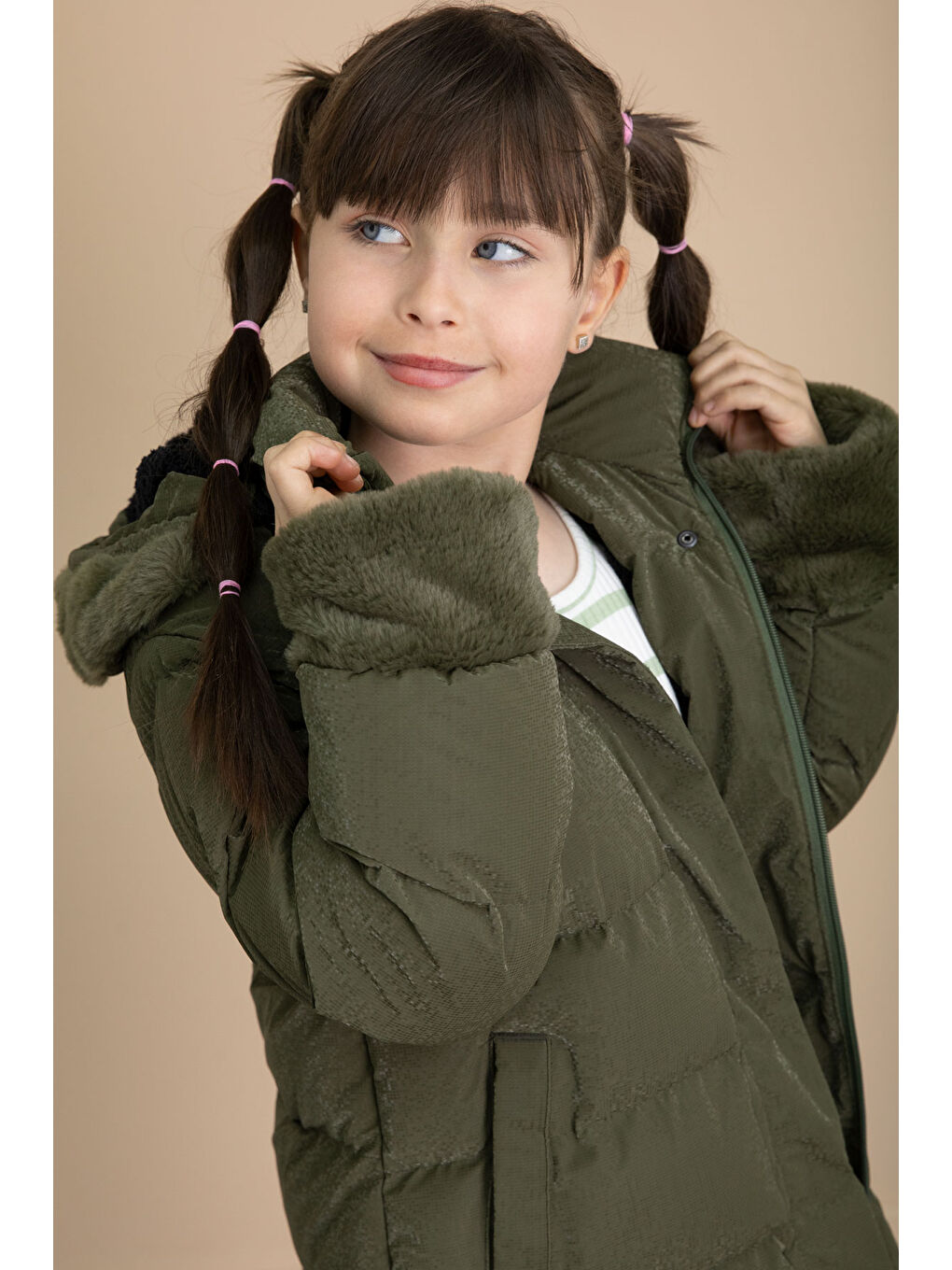 Haki Kolu Kürk Detaylı İçi Yünlü Kız Çocuk Kapüşonlu Şişme Mont 21328-1