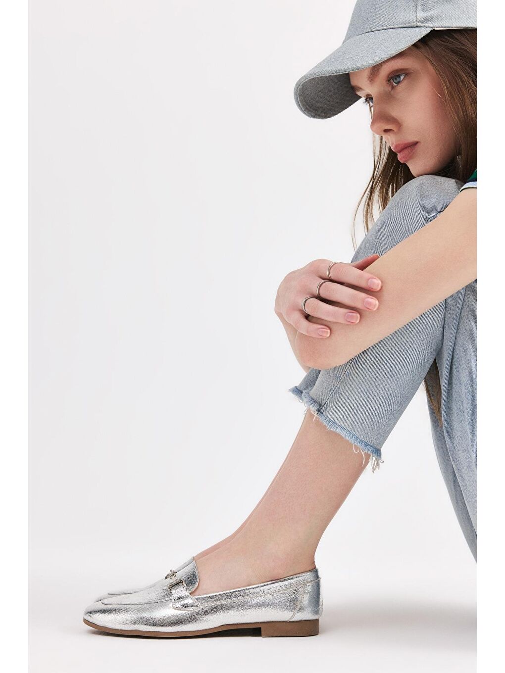 Gri Kadın Lame Tokalı Klasik Loafer