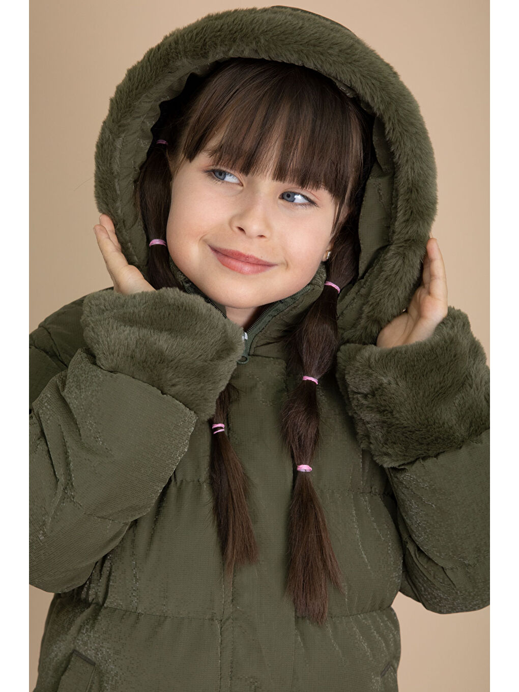 Haki Kolu Kürk Detaylı İçi Yünlü Kız Çocuk Kapüşonlu Şişme Mont 21328-4