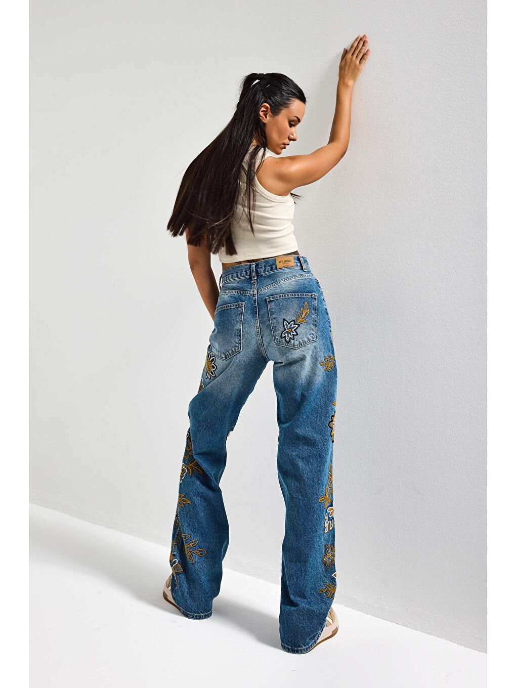 Mavi Kadın Jean Rengi 10s6-4 Loose Fit Özel Nakış Detaylı Yırtık Tasarım Denim Jean-5