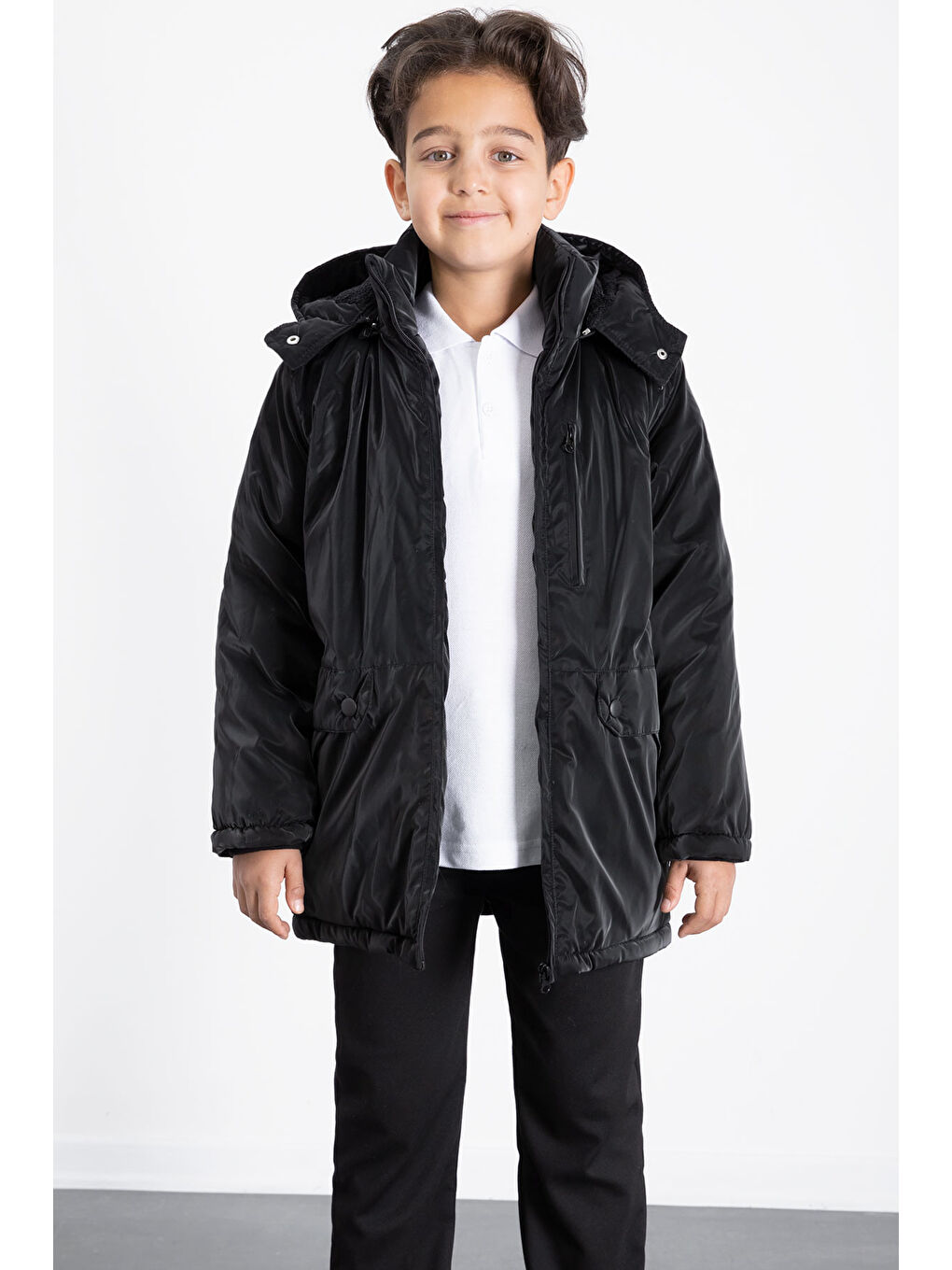Siyah Fermuarlı Göğüs Cepli İçi Kürklü Erkek Çocuk Kapüşonlu Mont 21356-1