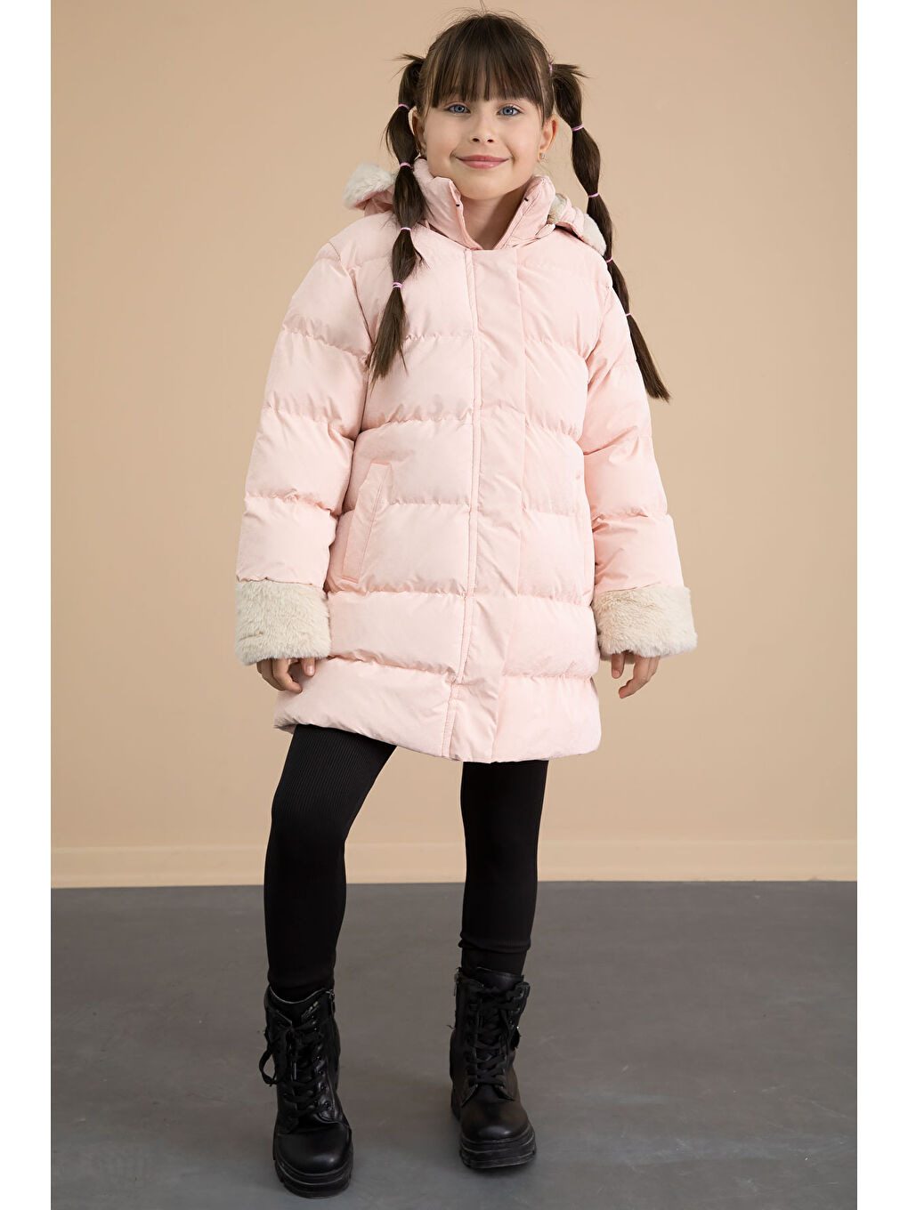 Pembe Somon Kolu Kürk Detaylı İçi Yünlü Kız Çocuk Kapüşonlu Şişme Mont 21334