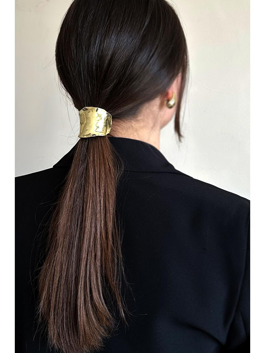 New Obsessions Altın Molten Metal Düz Yüksek Atkuyruğu Tokası- Saç Kelepçesi- Ponytail Cuff - 1