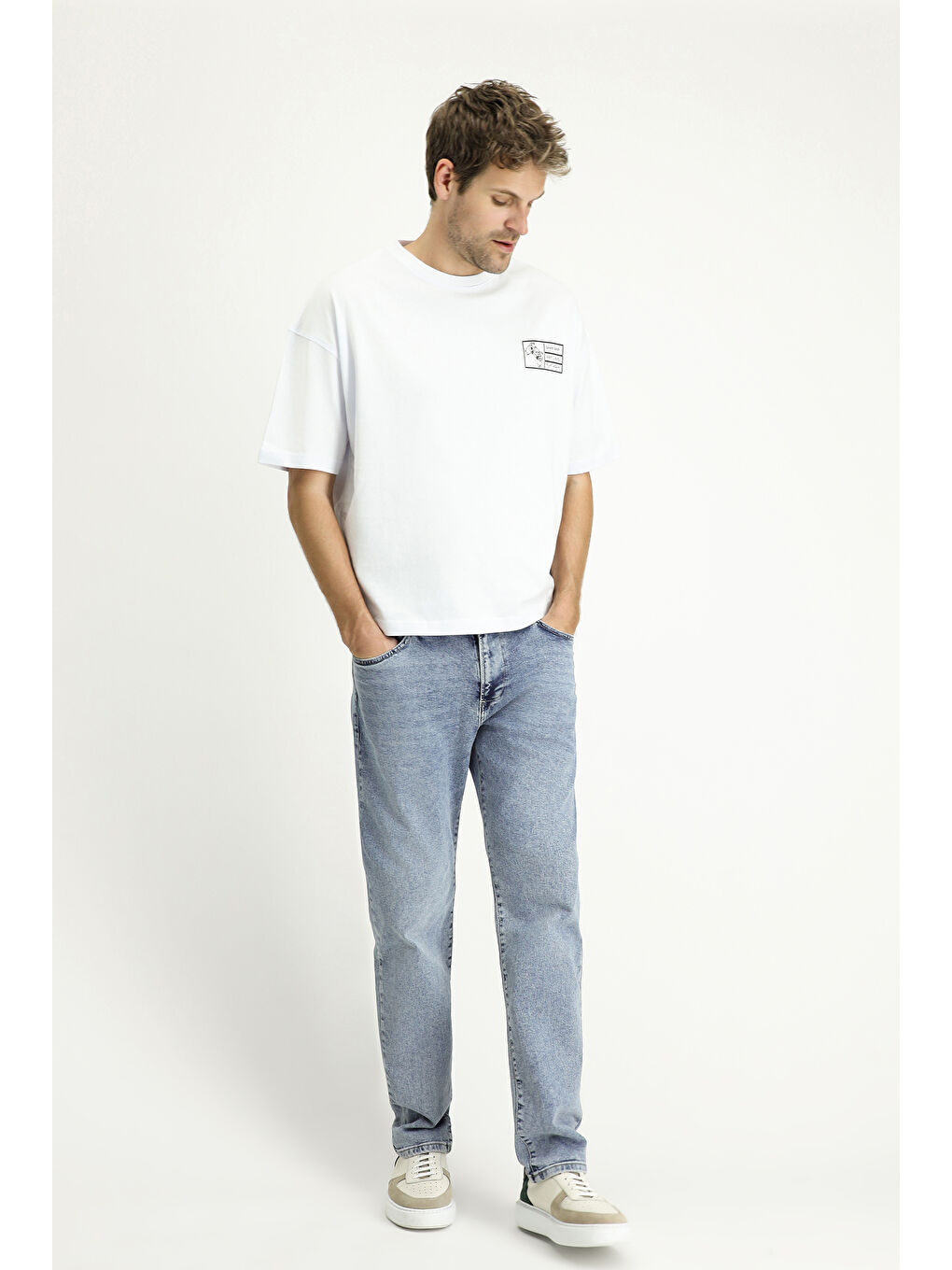 Beyaz Bisiklet Yaka Oversize Baskılı Süprem Pamuk Tişört-1