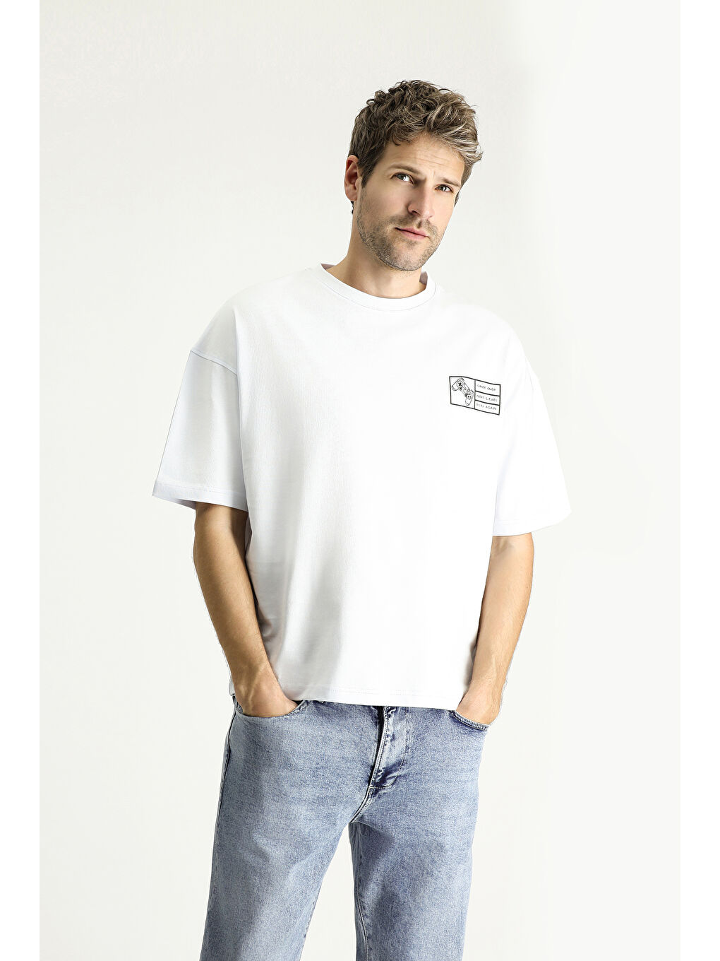 Beyaz Bisiklet Yaka Oversize Baskılı Süprem Pamuk Tişört-2