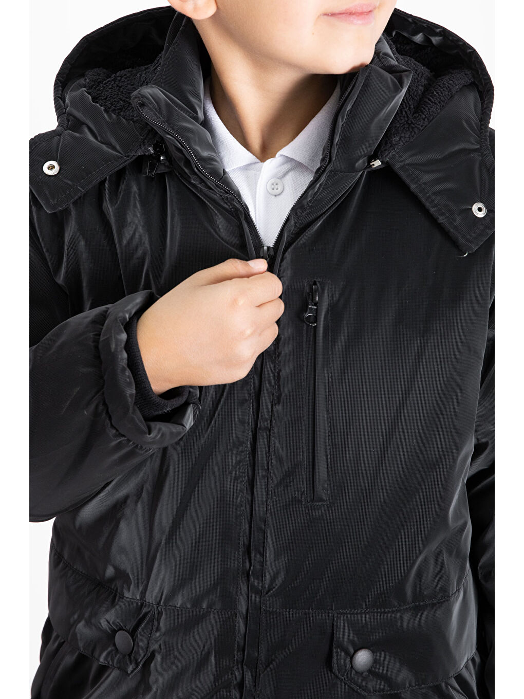 Siyah Fermuarlı Göğüs Cepli İçi Kürklü Erkek Çocuk Kapüşonlu Mont 21356-4