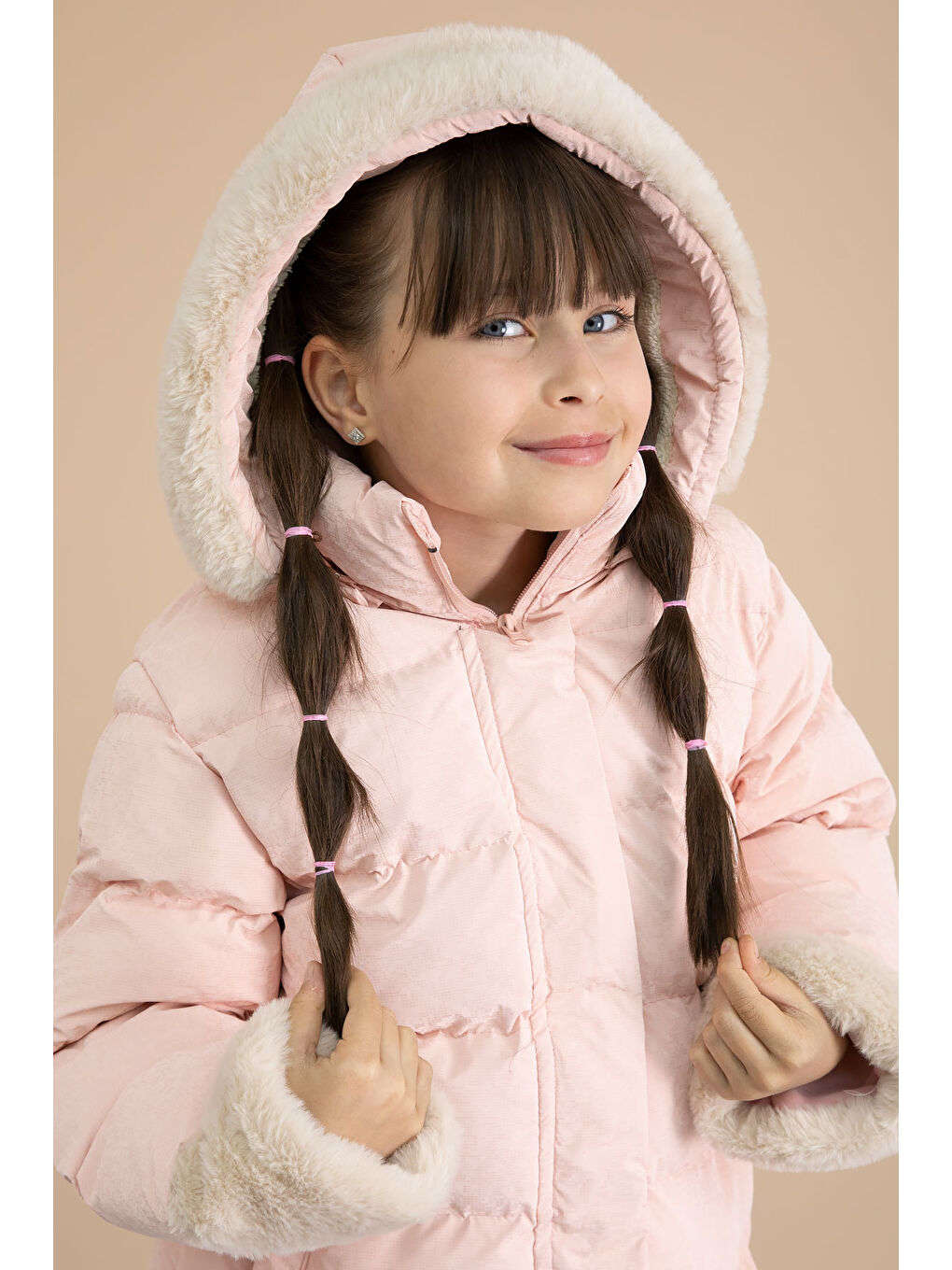 Pembe Somon Kolu Kürk Detaylı İçi Yünlü Kız Çocuk Kapüşonlu Şişme Mont 21334-3