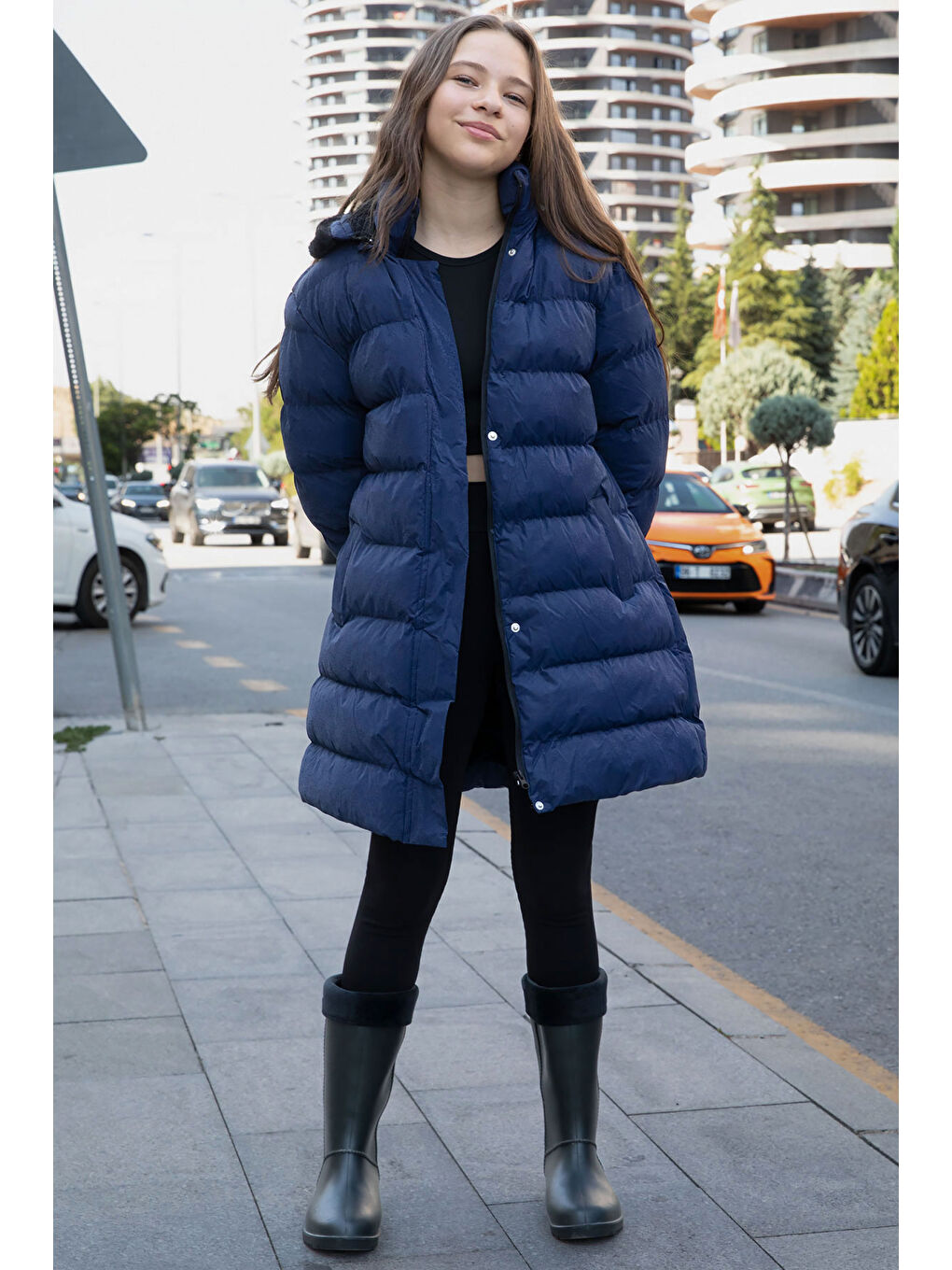 Lacivert Kolu Kürk Detaylı İçi Yünlü Kız Çocuk Kapüşonlu Şişme Mont 21332-1