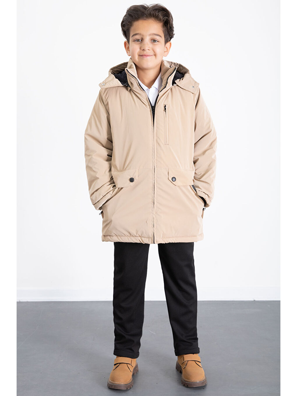 Ekru Krem Fermuarlı Göğüs Cepli İçi Kürklü Erkek Çocuk Kapüşonlu Mont 21358