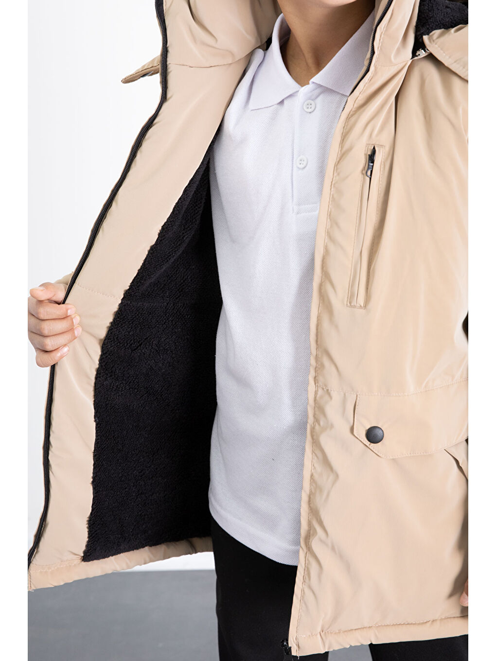 Ekru Krem Fermuarlı Göğüs Cepli İçi Kürklü Erkek Çocuk Kapüşonlu Mont 21358-2