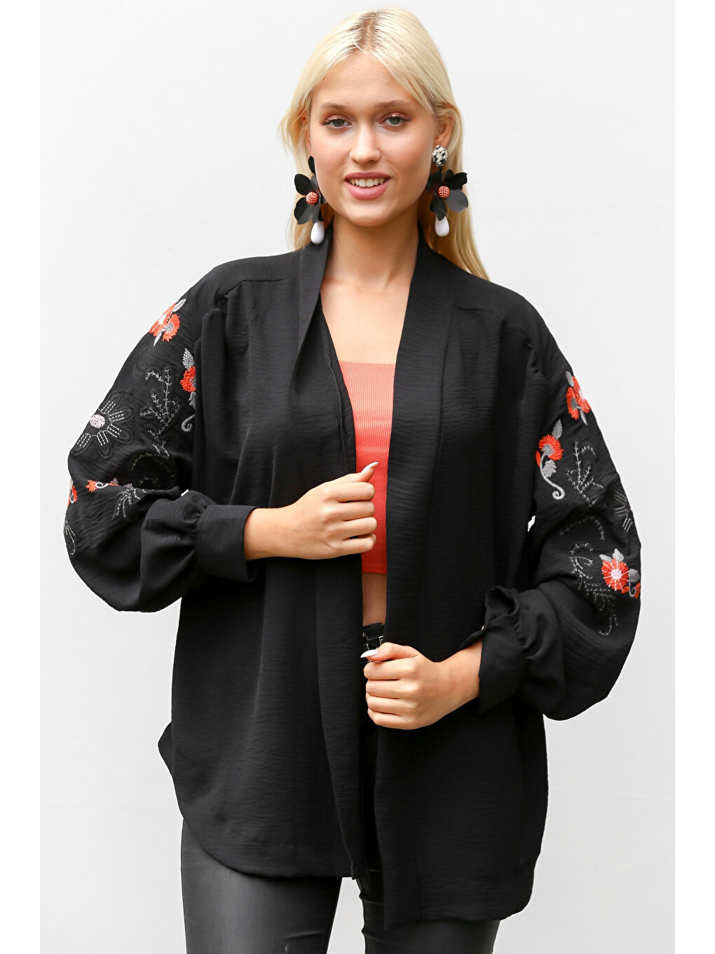 Kadın Siyah Yakasız Balon Kol Nakışlı Regular Oversize Casual Viskon Dokuma Ceket