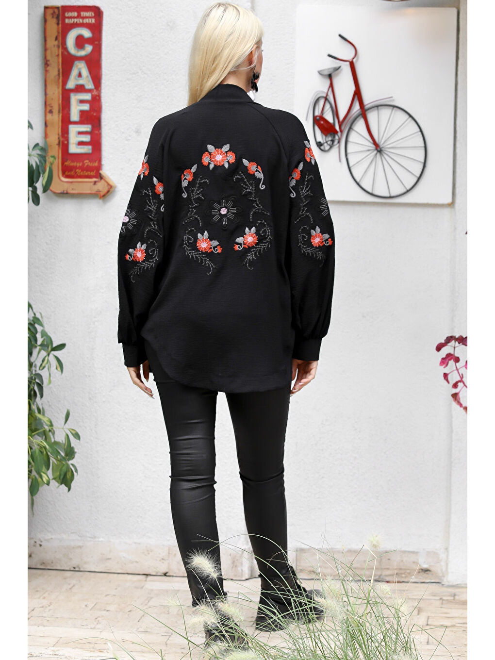 Kadın Siyah Yakasız Balon Kol Nakışlı Regular Oversize Casual Viskon Dokuma Ceket-7