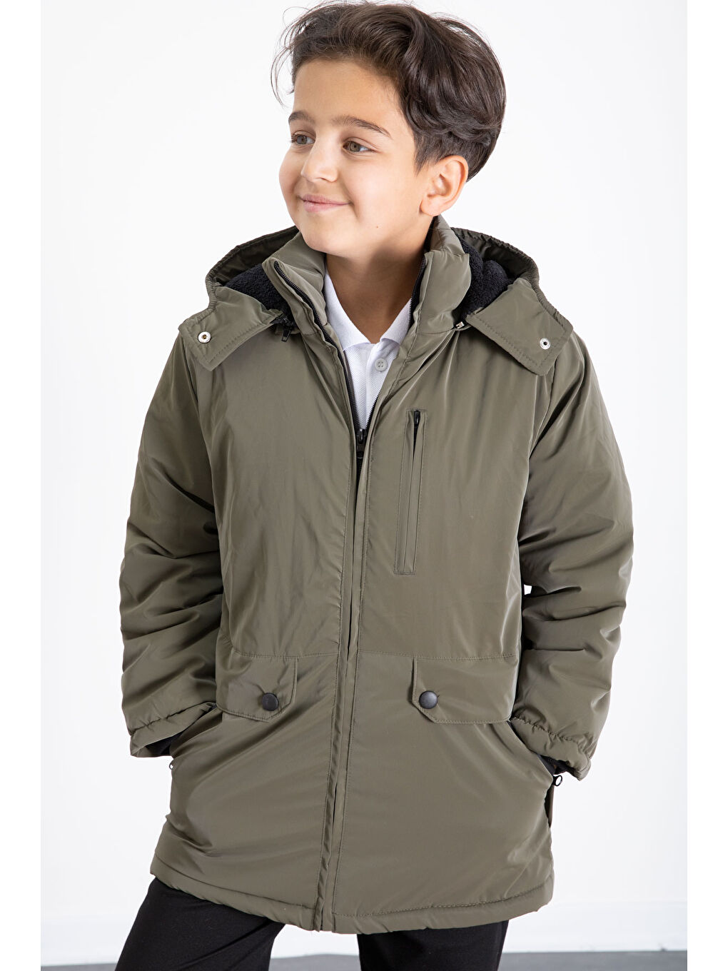 Haki Fermuarlı Göğüs Cepli İçi Kürklü Erkek Çocuk Kapüşonlu Mont 21370-2