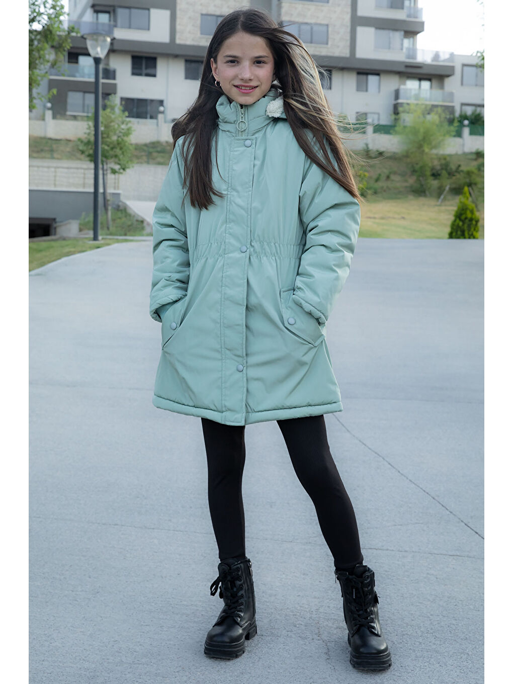 Yeşil Çıtçıtlı Cepli Esnek Bel İçi Kürklü Kız Çocuk Kapüşonlu Mont 21303-2