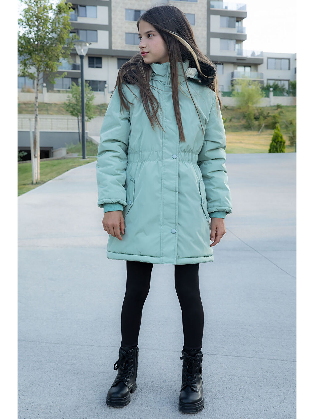 Yeşil Çıtçıtlı Cepli Esnek Bel İçi Kürklü Kız Çocuk Kapüşonlu Mont 21303-4