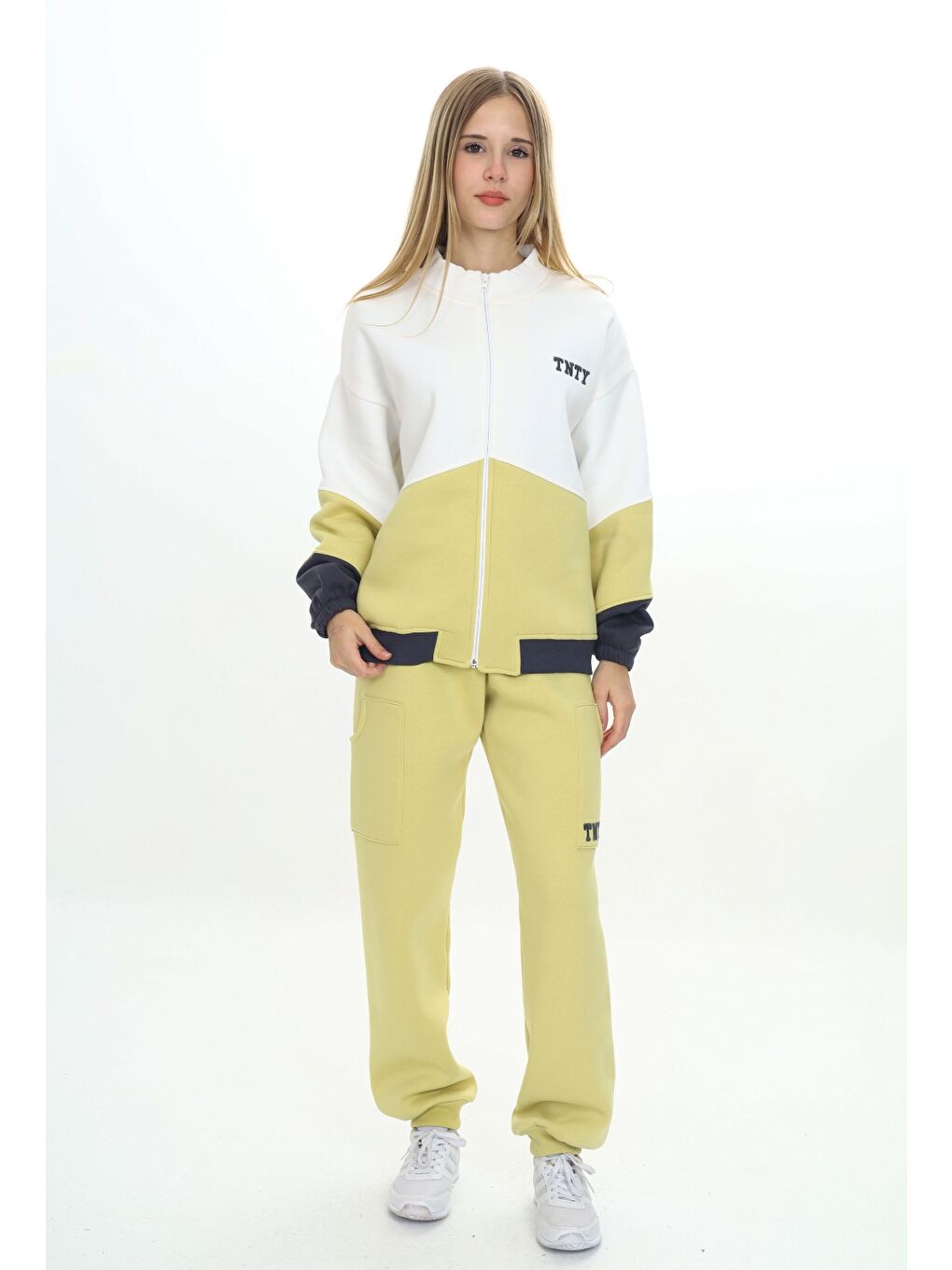 Yeşil Kız Çocuk Nakışlı Takım