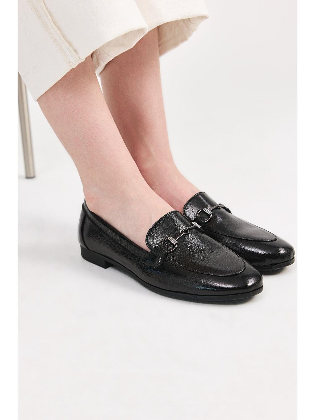 Kadın Siyah Tokalı Klasik Loafer