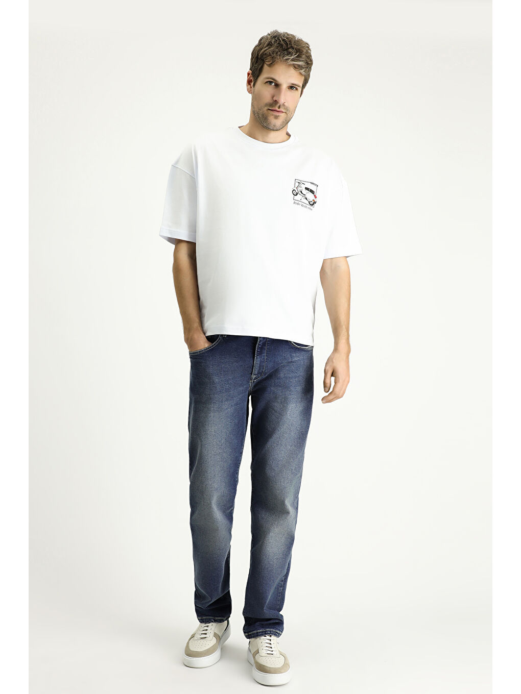 Beyaz Bisiklet Yaka Oversize Baskılı Süprem Pamuk Tişört-1