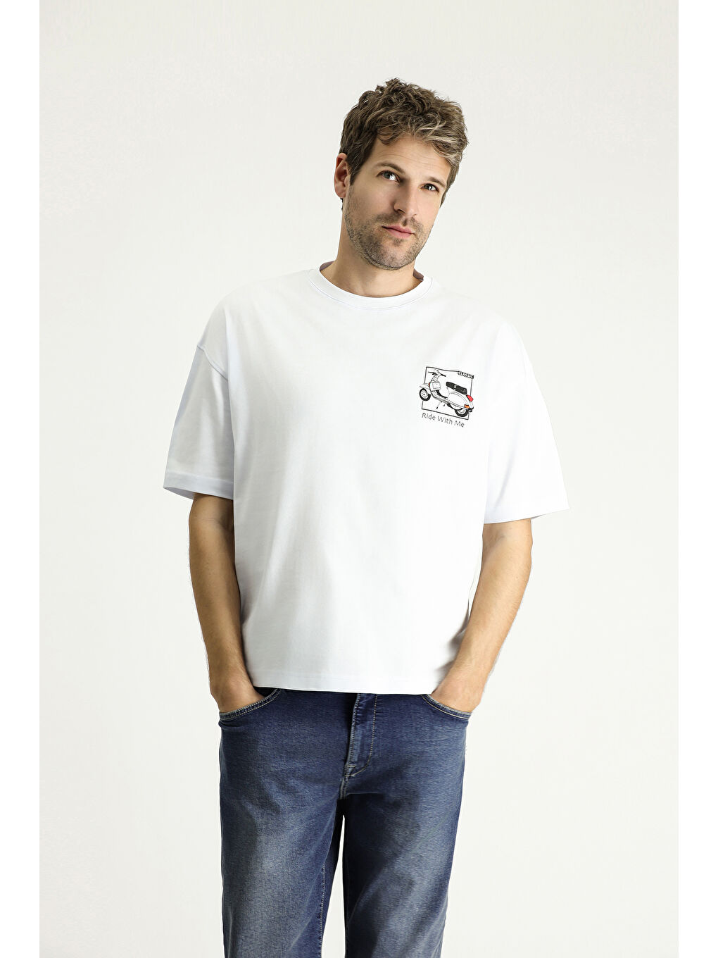 Beyaz Bisiklet Yaka Oversize Baskılı Süprem Pamuk Tişört-2