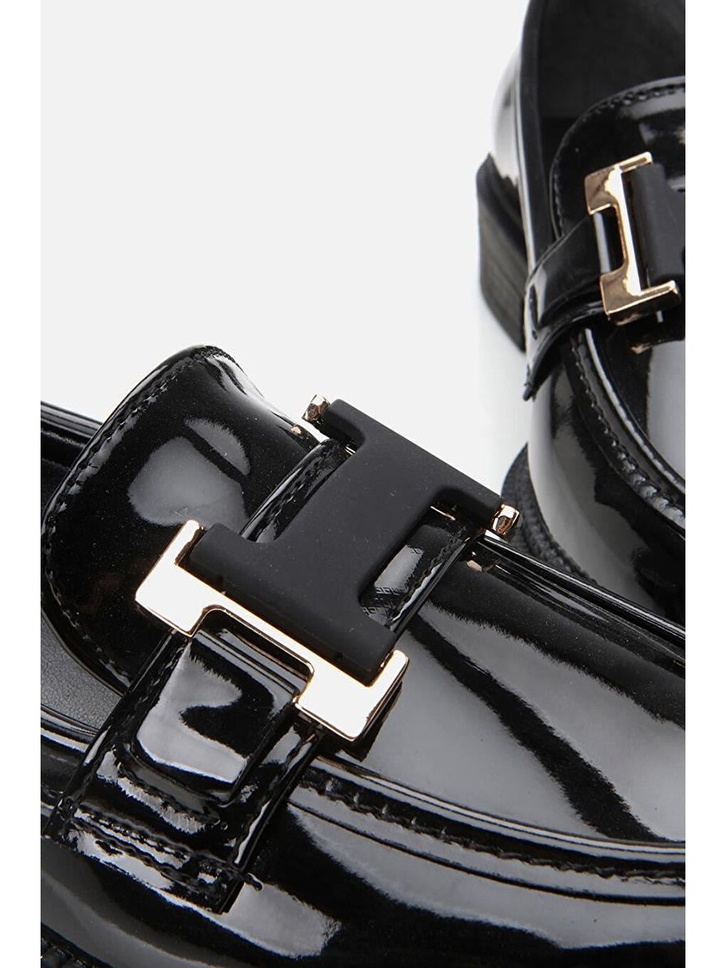 Kadın Rugan Siyah Tokalı Klasik Loafer-3