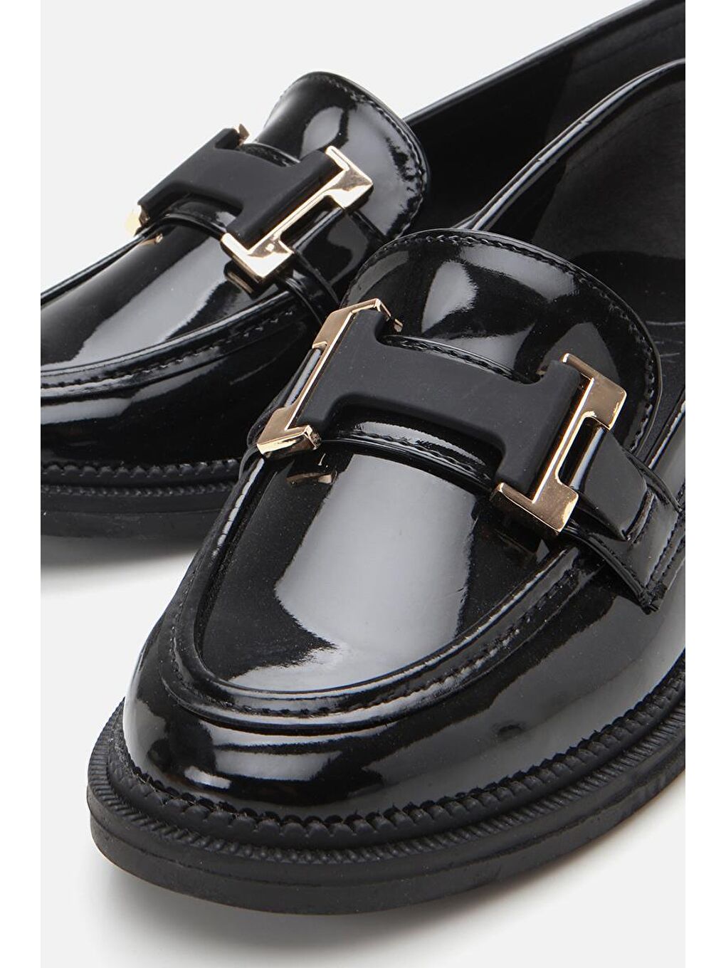 Kadın Rugan Siyah Tokalı Klasik Loafer-4