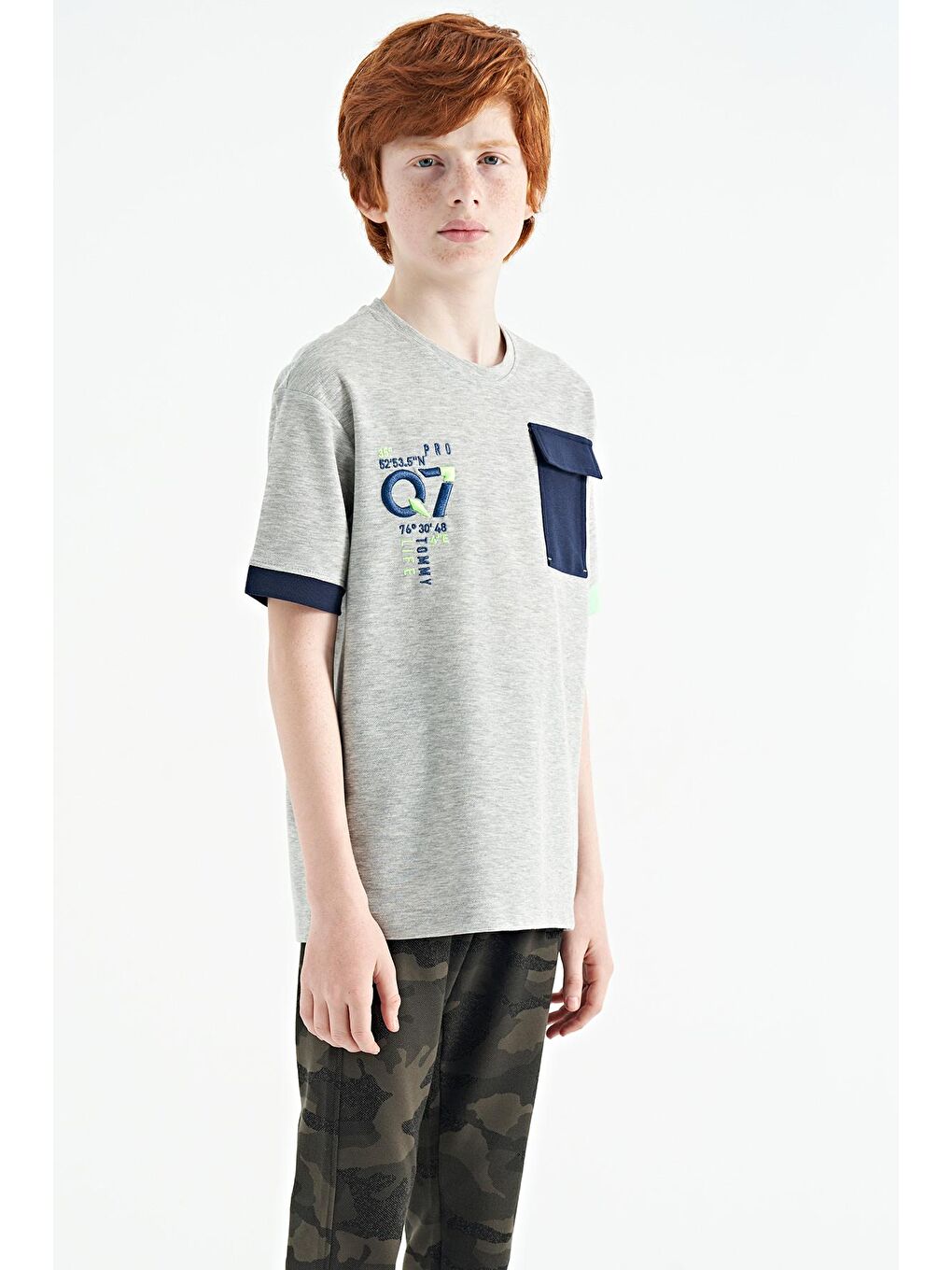 TOMMYLIFE Gri Melanj O Yaka Oversize Cep Detaylı Erkek Çocuk T-Shirt - 11152