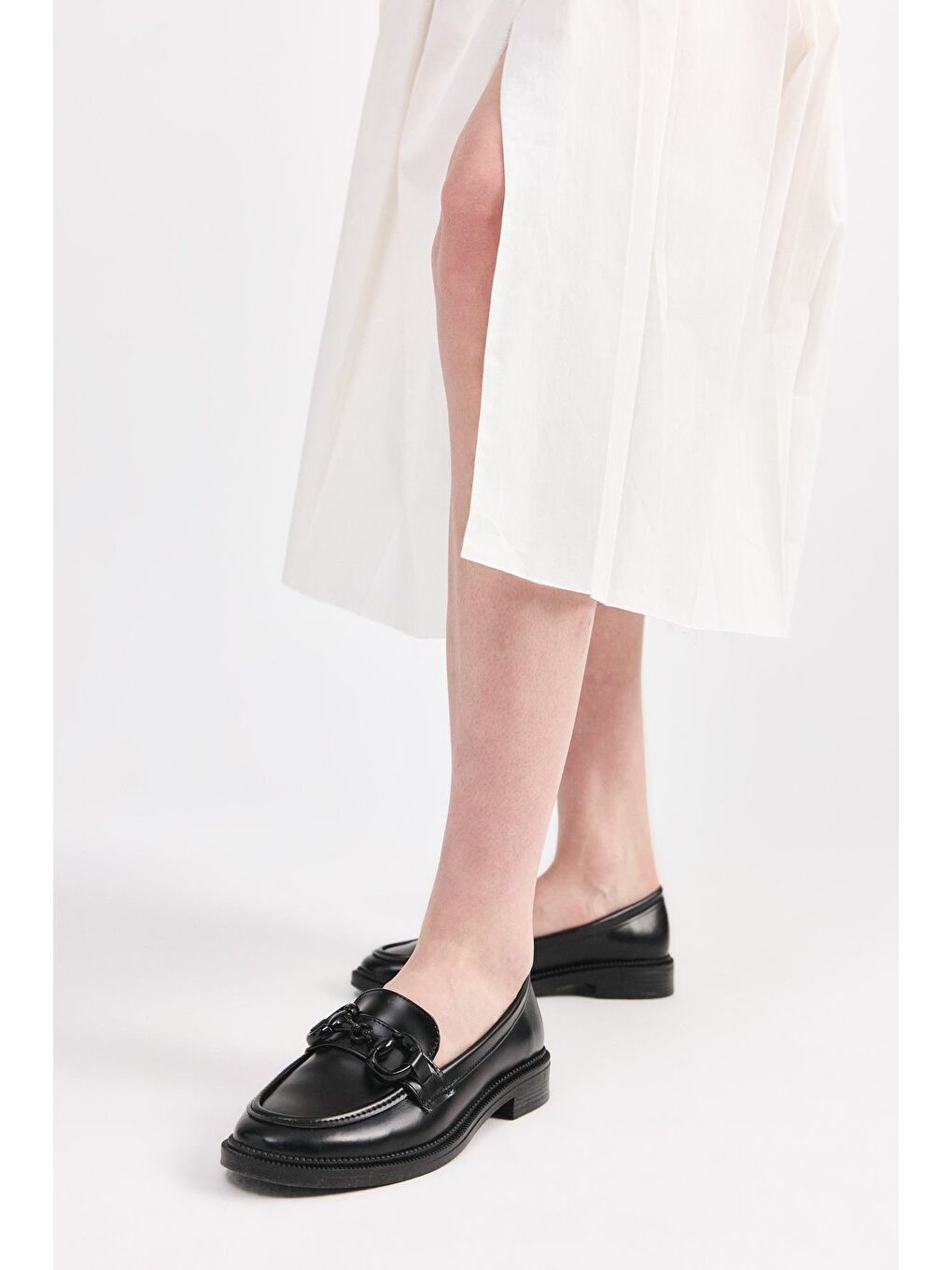 Kadın Siyah Tokalı Klasik Loafer-1