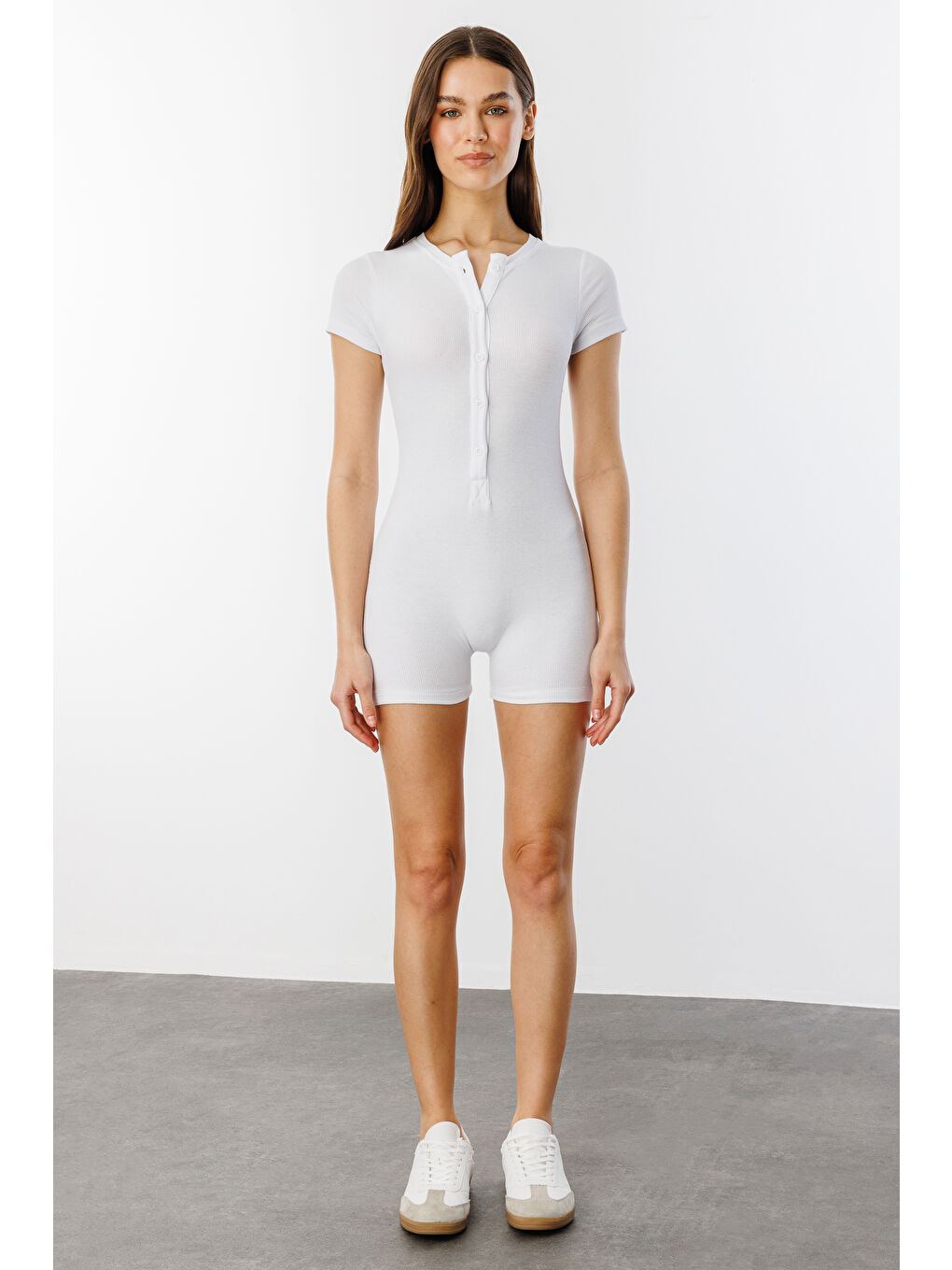 Beyaz Fitilli Kısa Kollu Kısa Tulum Short Romper KISAKOL-TULUM-1