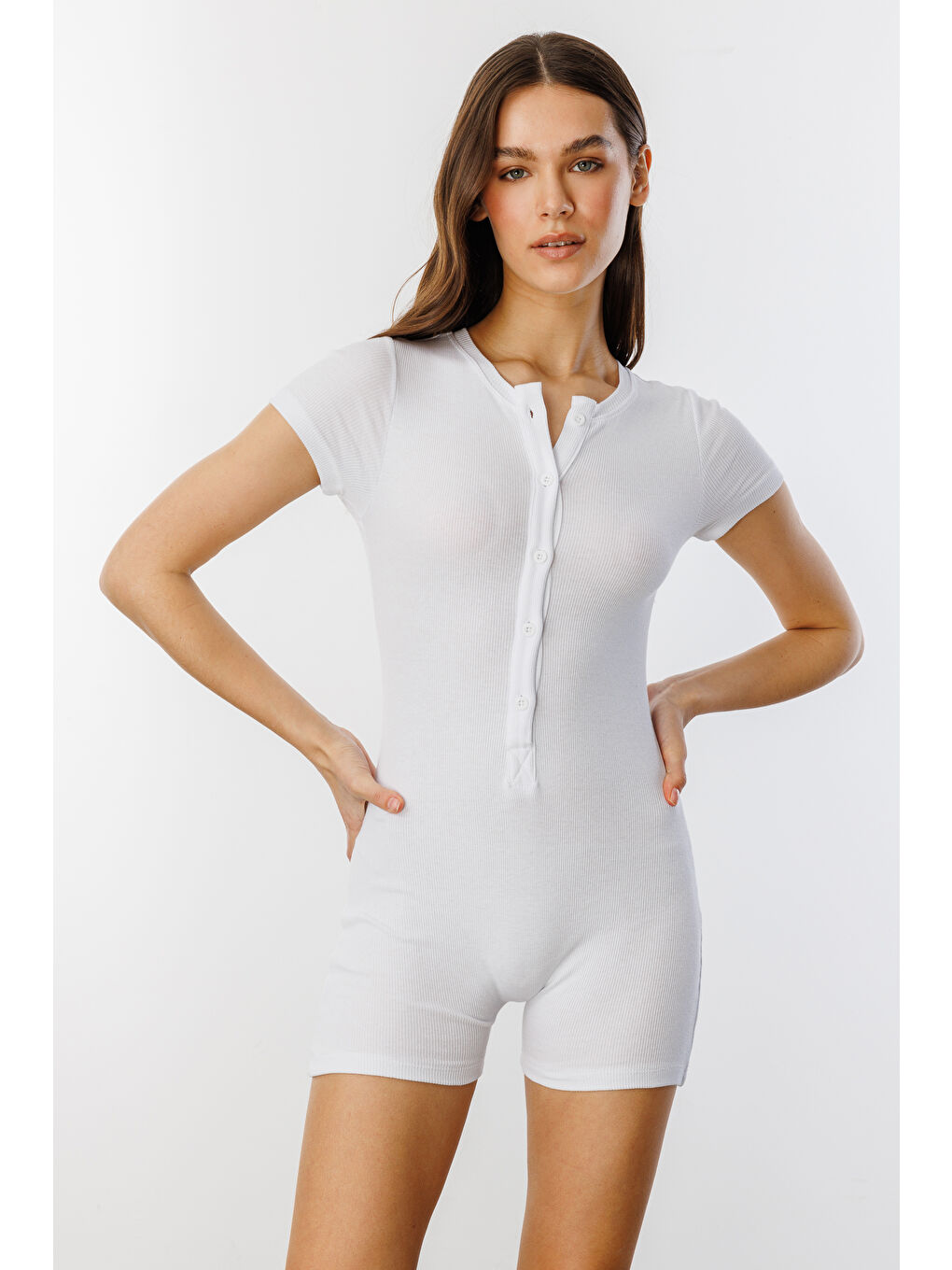 Beyaz Fitilli Kısa Kollu Kısa Tulum Short Romper KISAKOL-TULUM-2