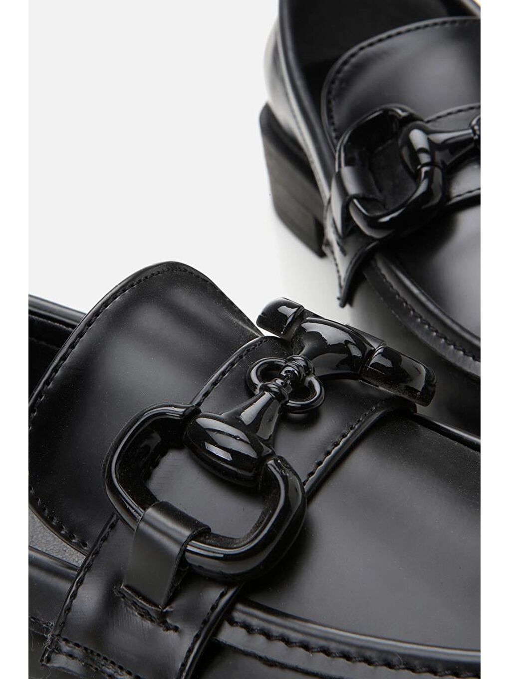 Kadın Siyah Tokalı Klasik Loafer-5