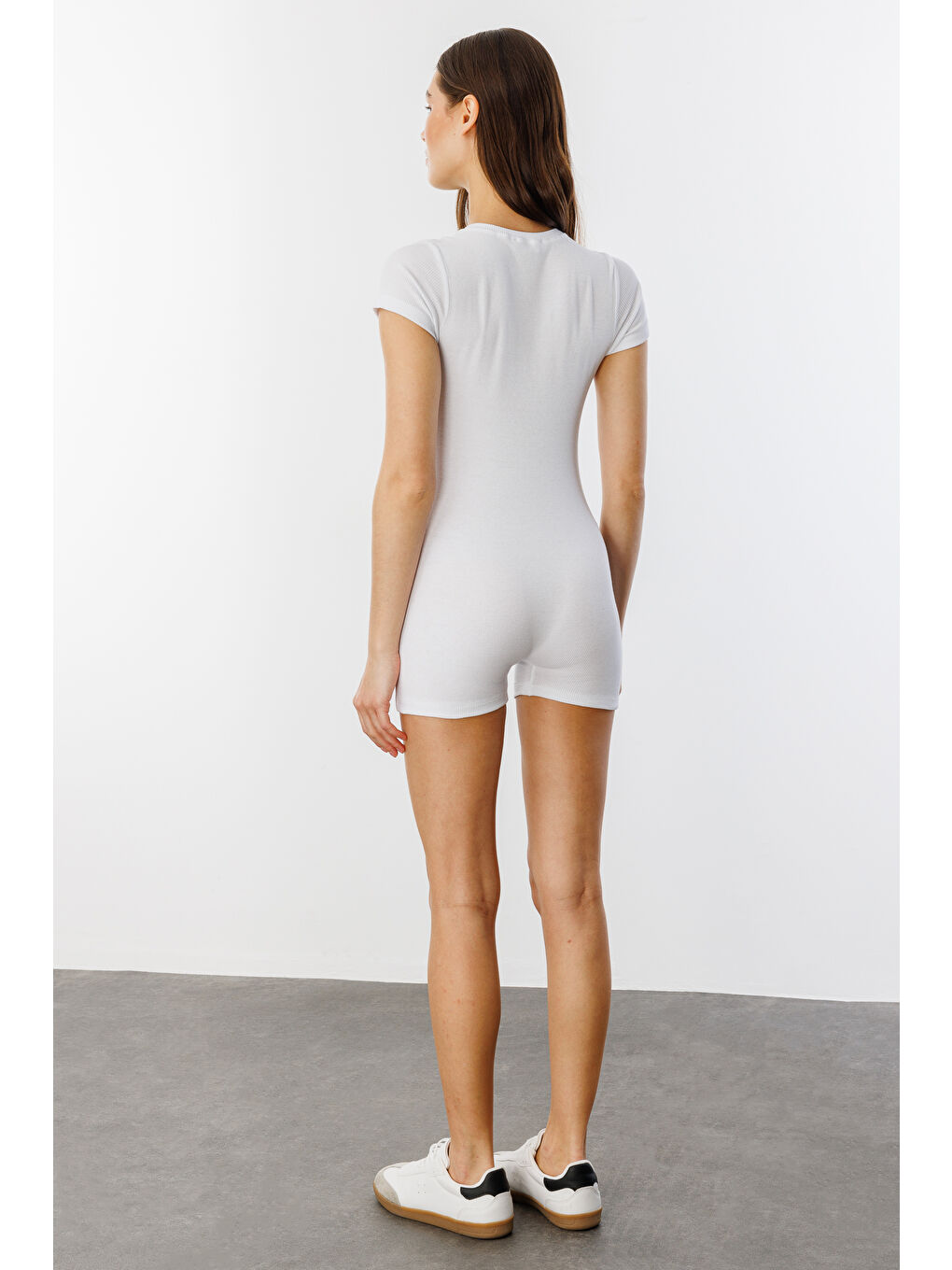 Beyaz Fitilli Kısa Kollu Kısa Tulum Short Romper KISAKOL-TULUM-4