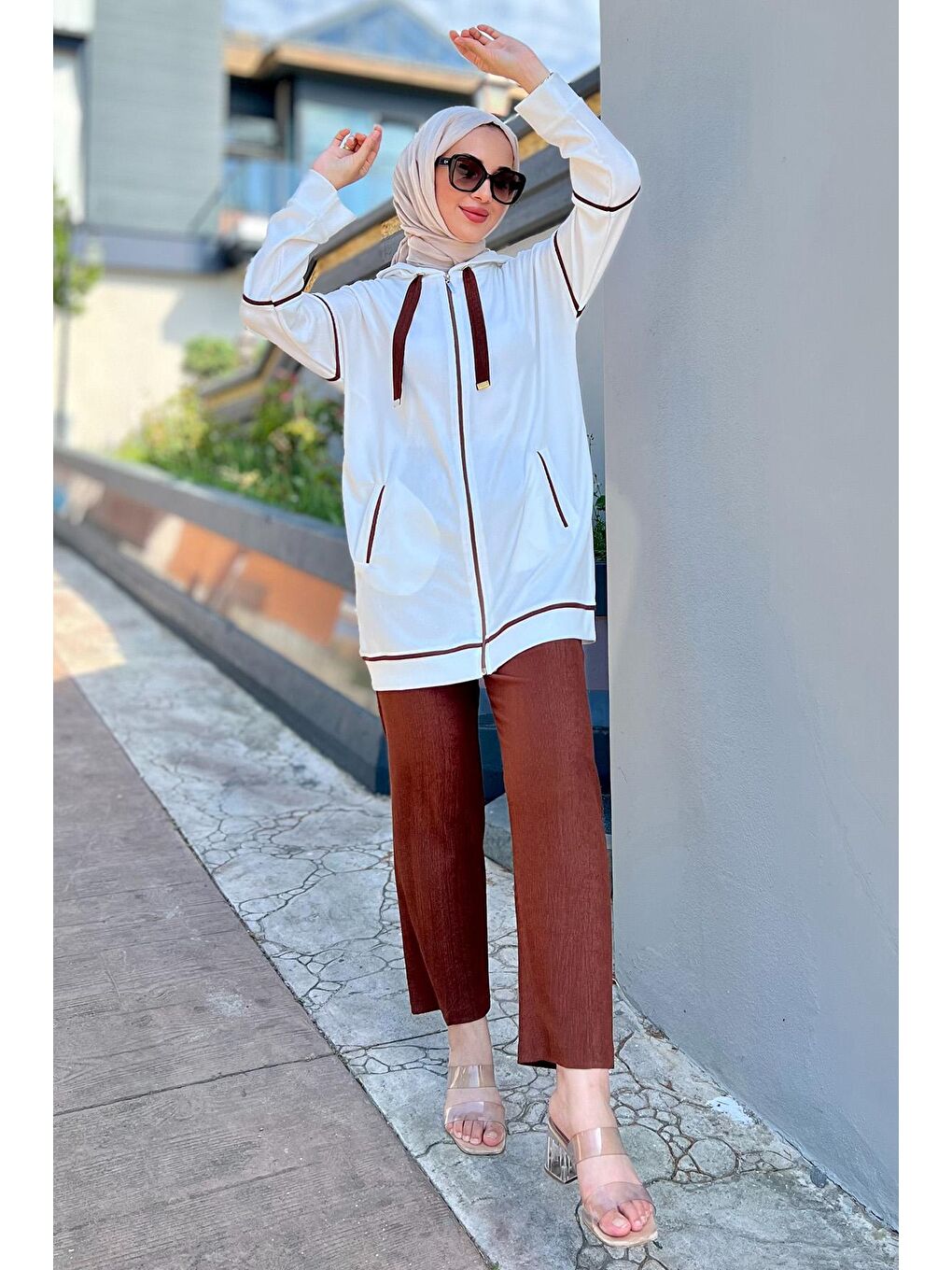 Kahverengi Ön Fermuarlı Cepli Kapüşonlu Tunik Pantolon Tesettür İkili Takım-1