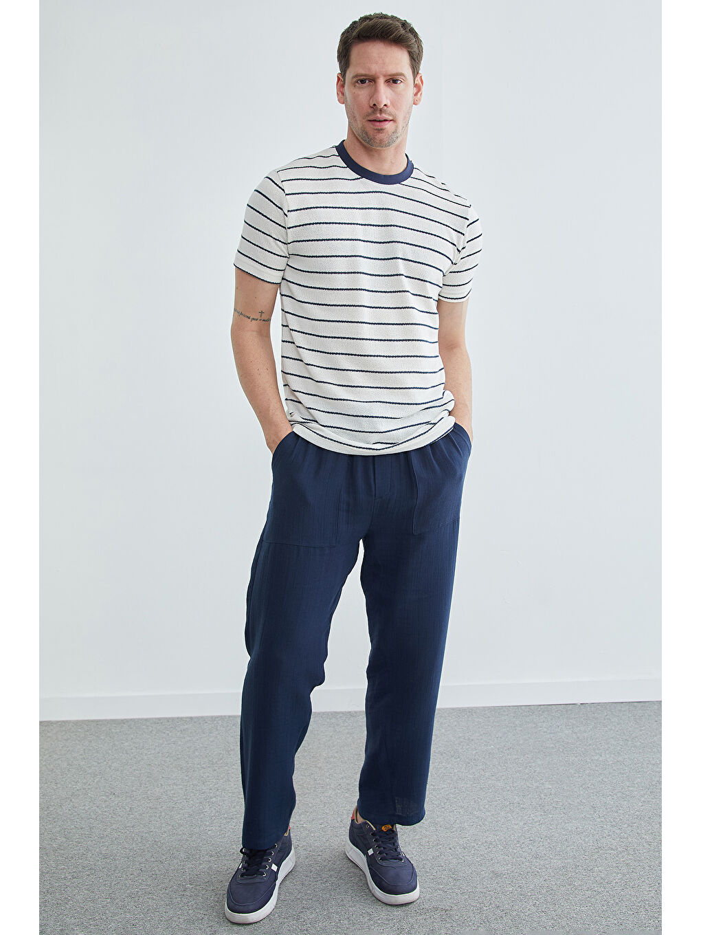 Lacivert Çizgili Bisiklet Yaka Triko Tişört-4